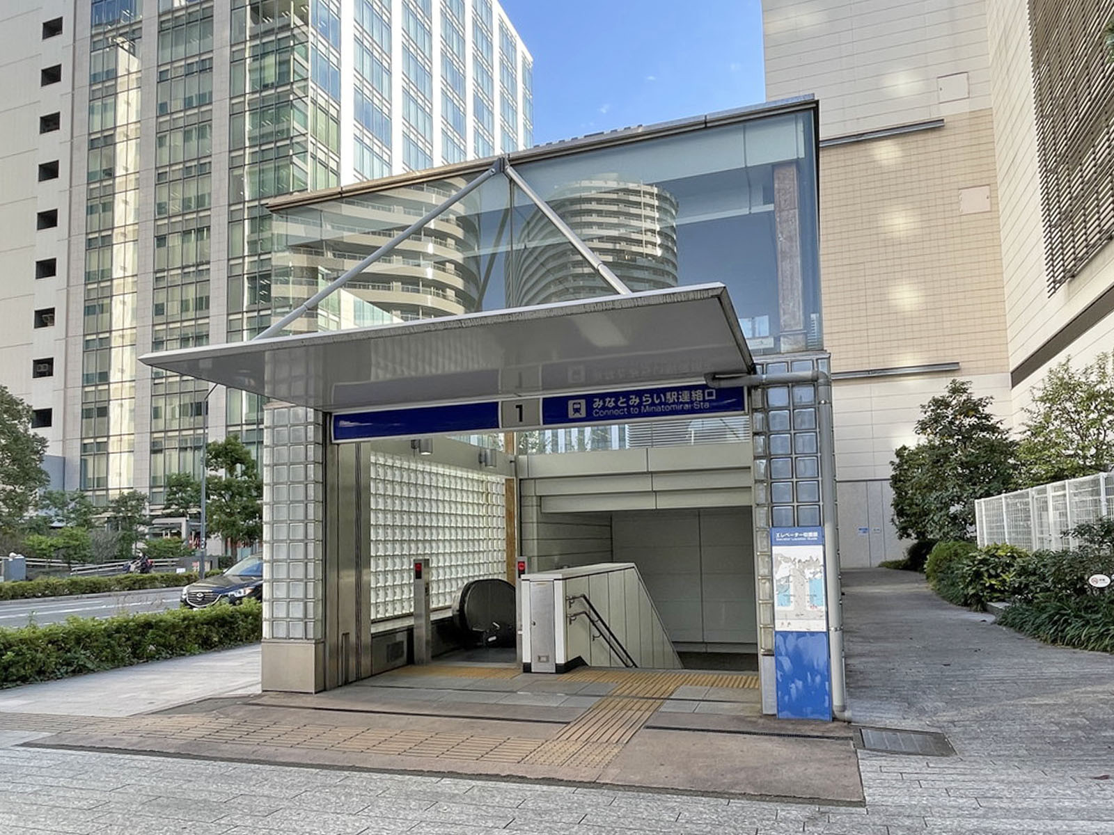 最寄りの「みなとみらい駅」