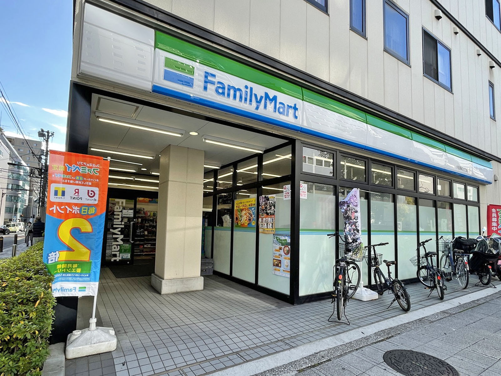 付近のファミリーマート小伝馬町大門通り店