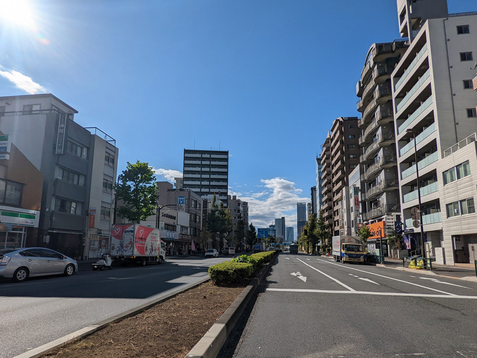 YSビル前面の通り
