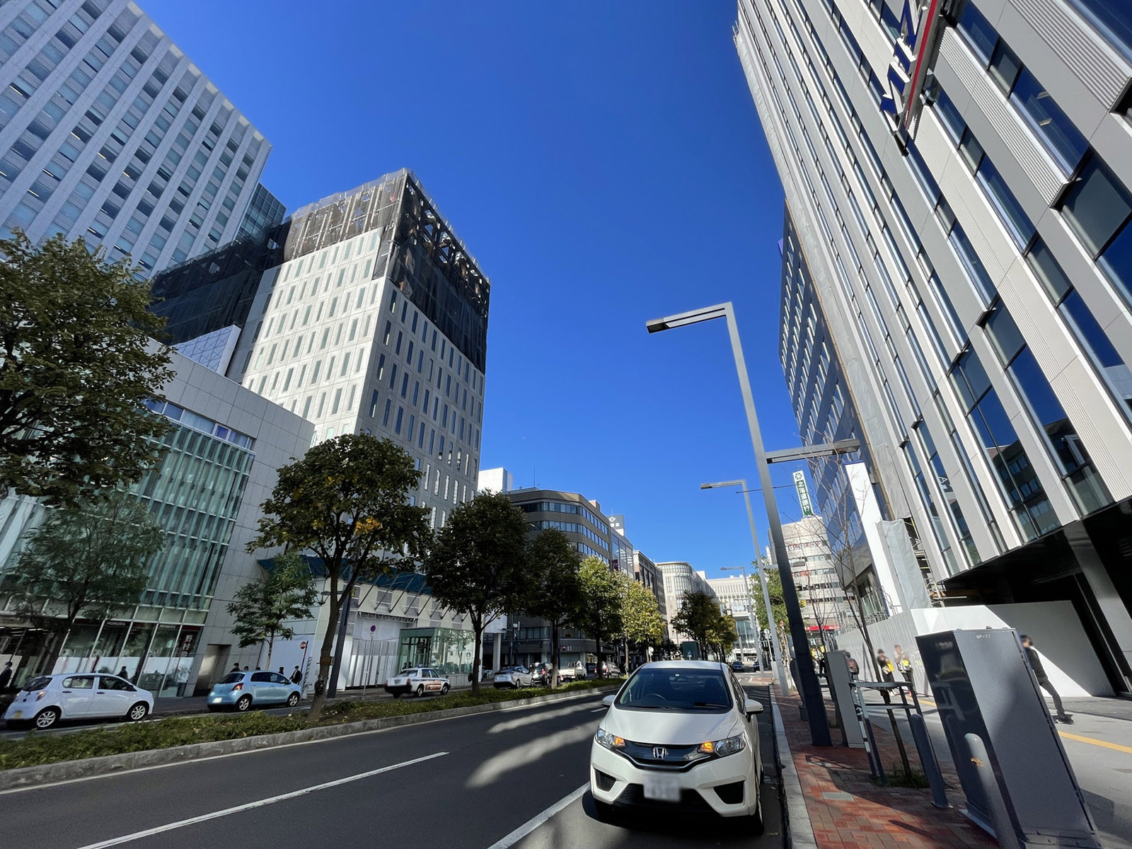 オフィス前面の札幌駅前通