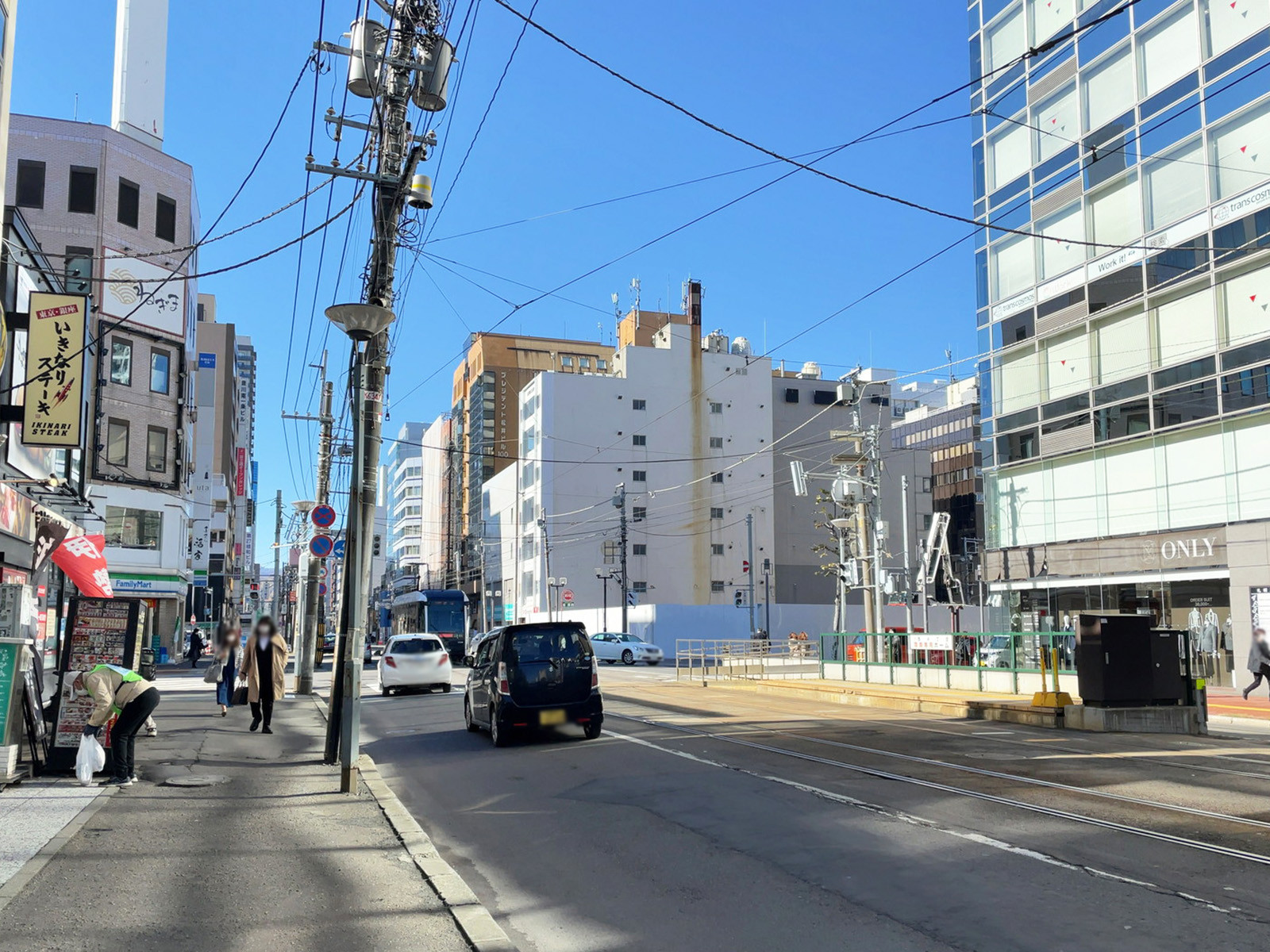 オフィス前面の通り