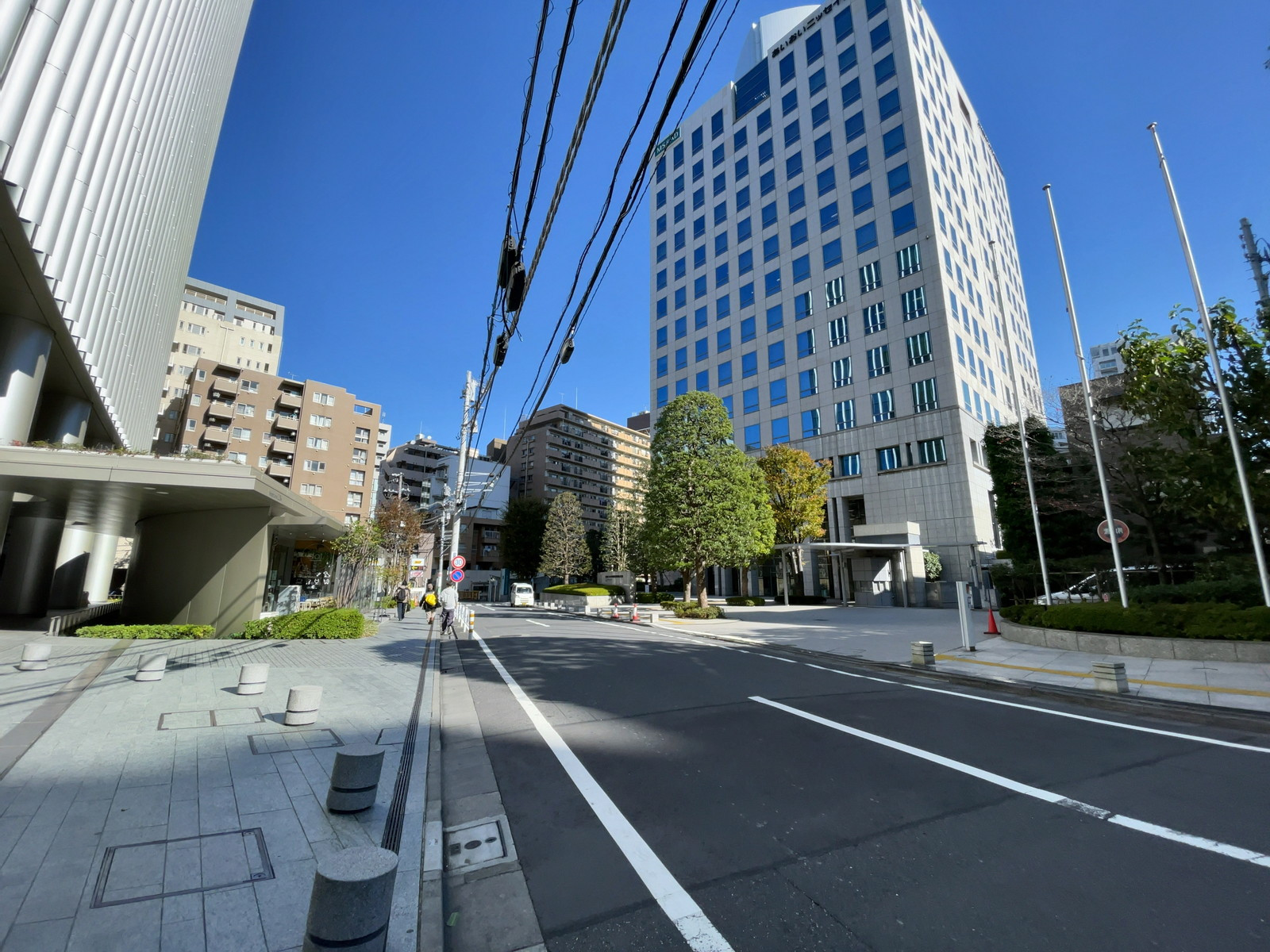 恵比寿ファーストスクエア前面の通り