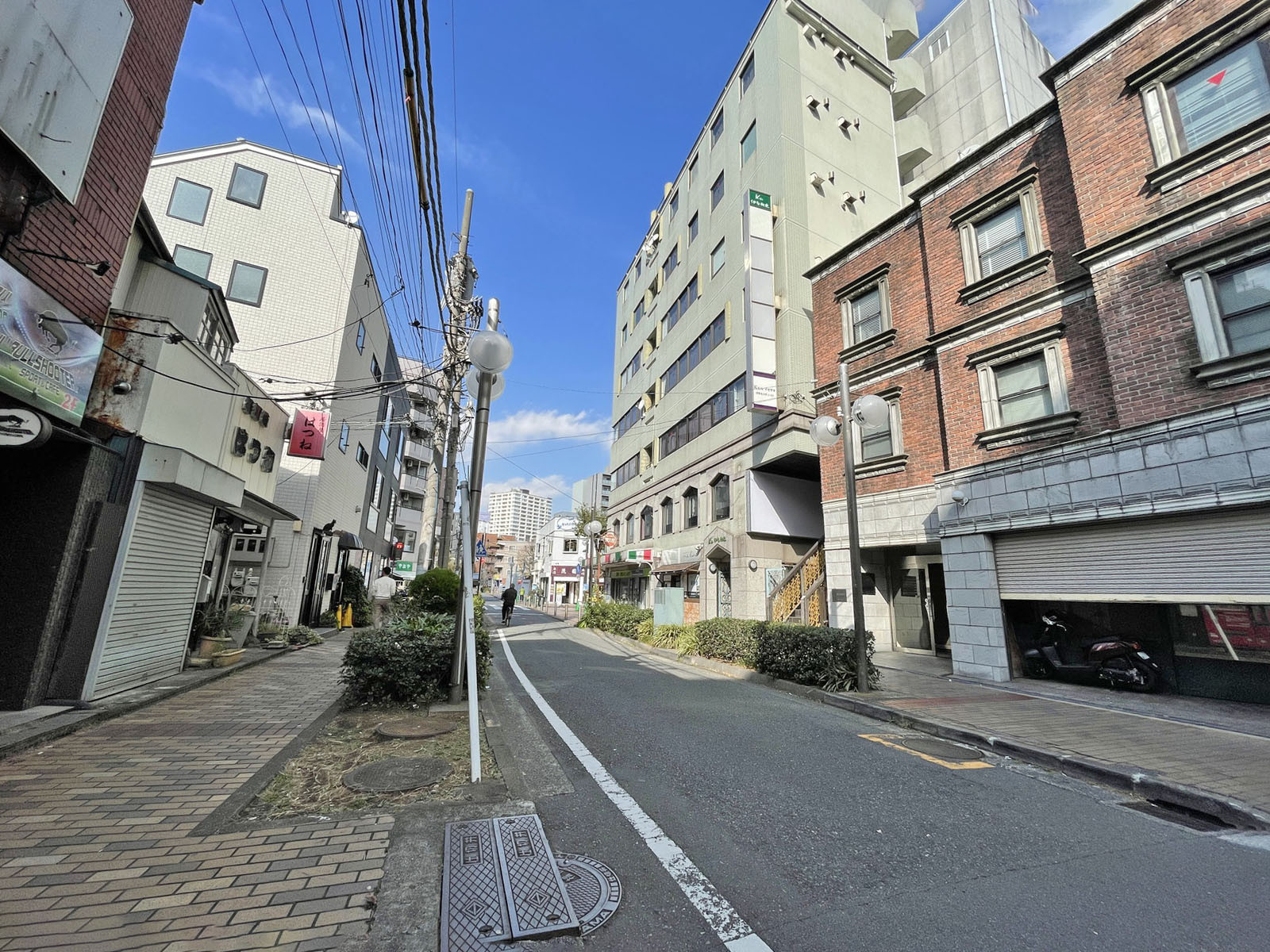 飯田屋ビル前面の通り