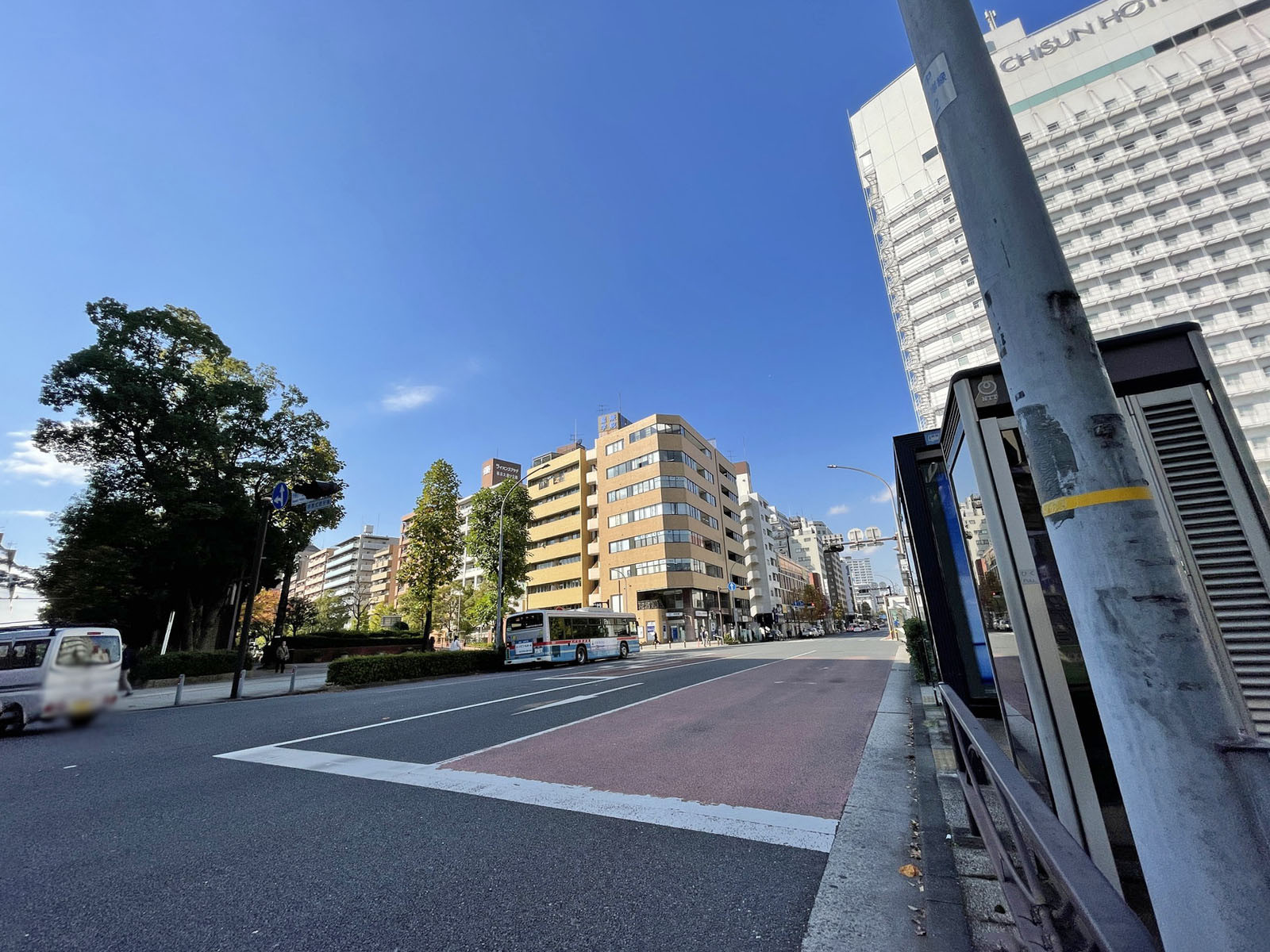 朝日ビル前面の通り