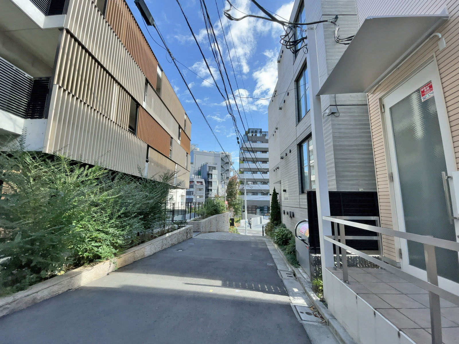 リブラ恵比寿南前面の通り