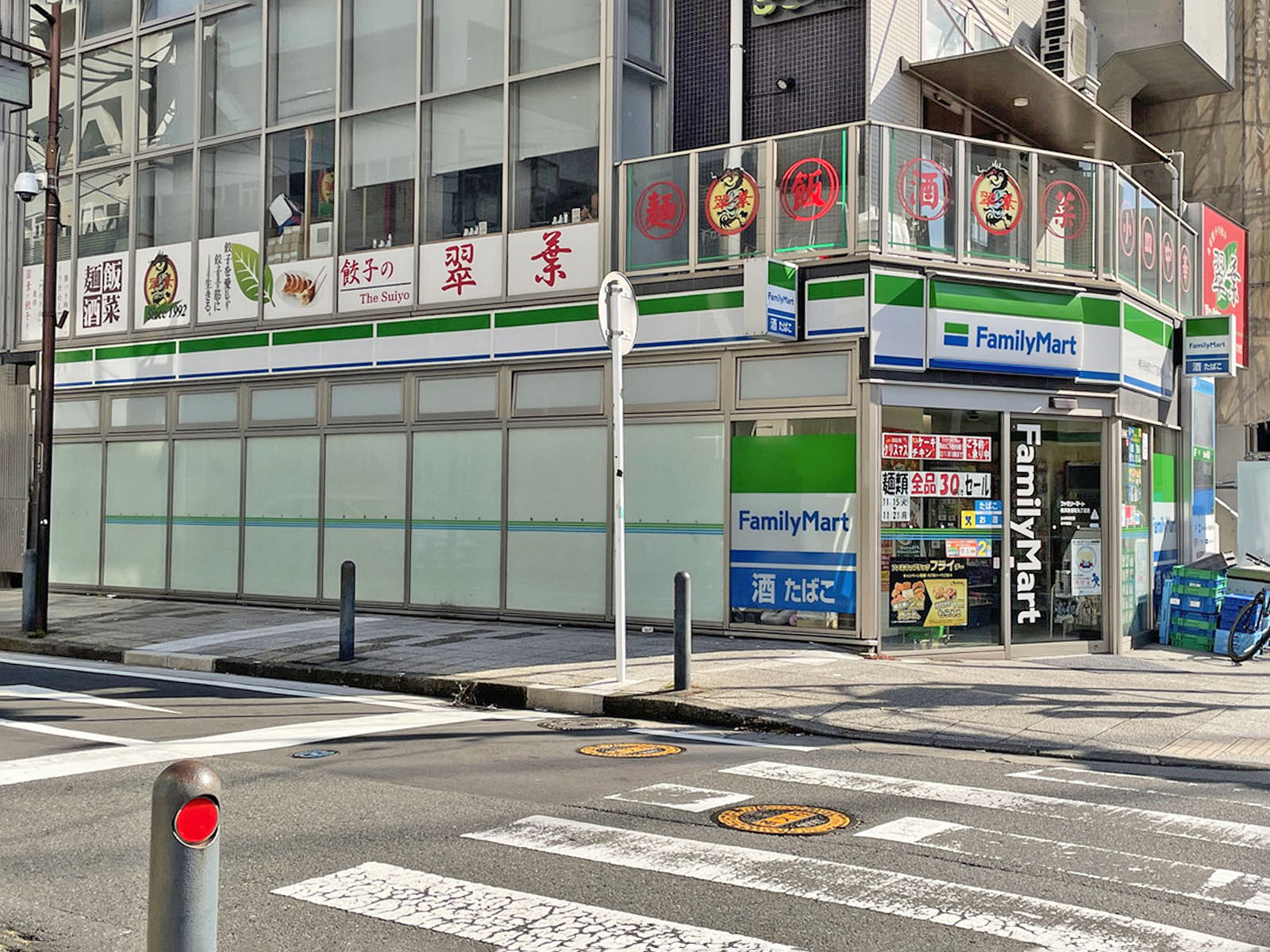 徒歩1分のファミリーマート横浜長者町9丁目店