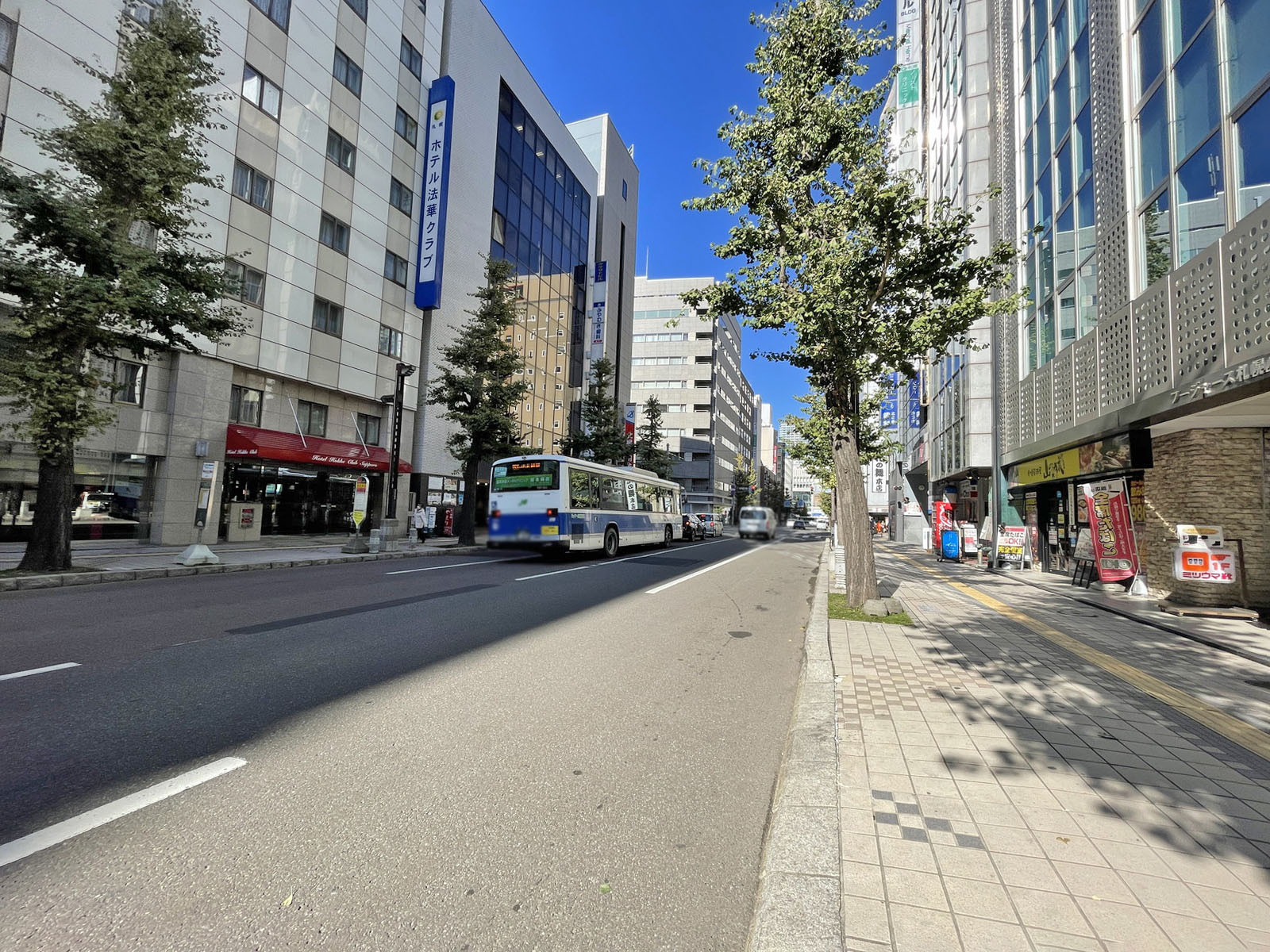 フージャース札幌ビル前面の通り