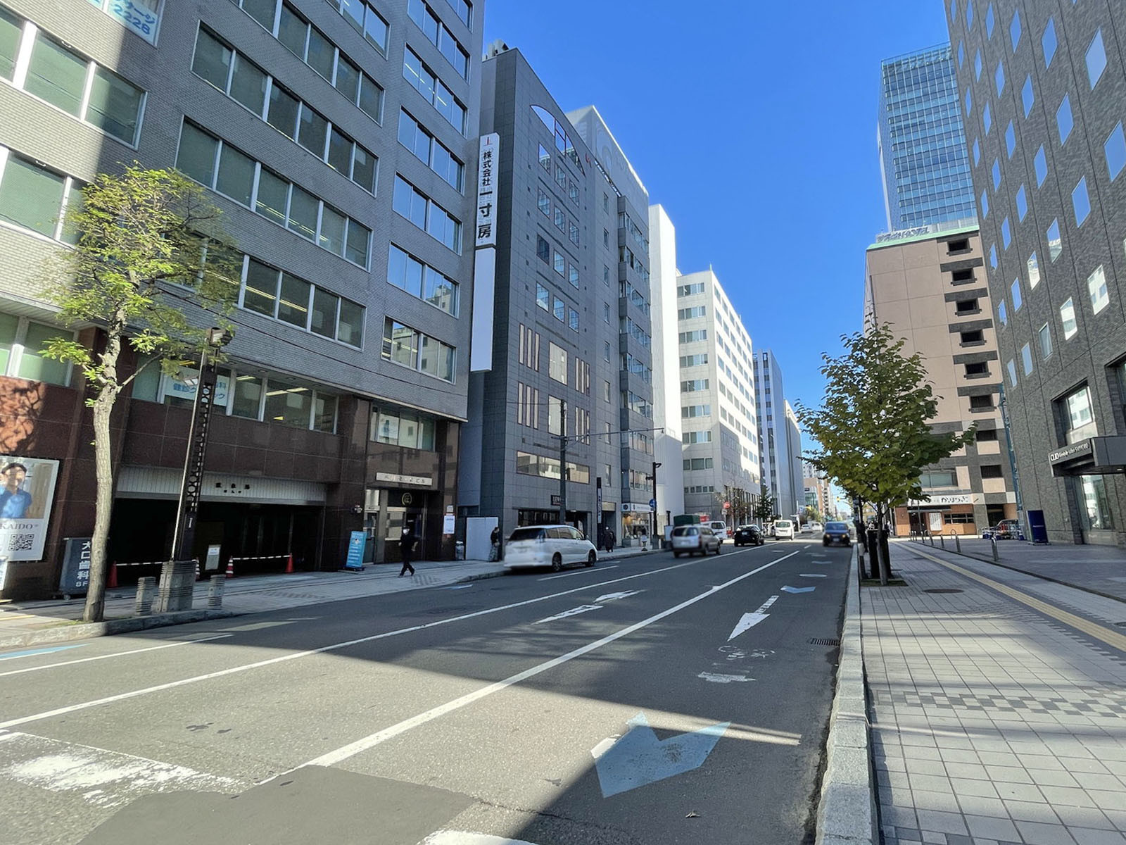 札幌2.2ビル前面の通り