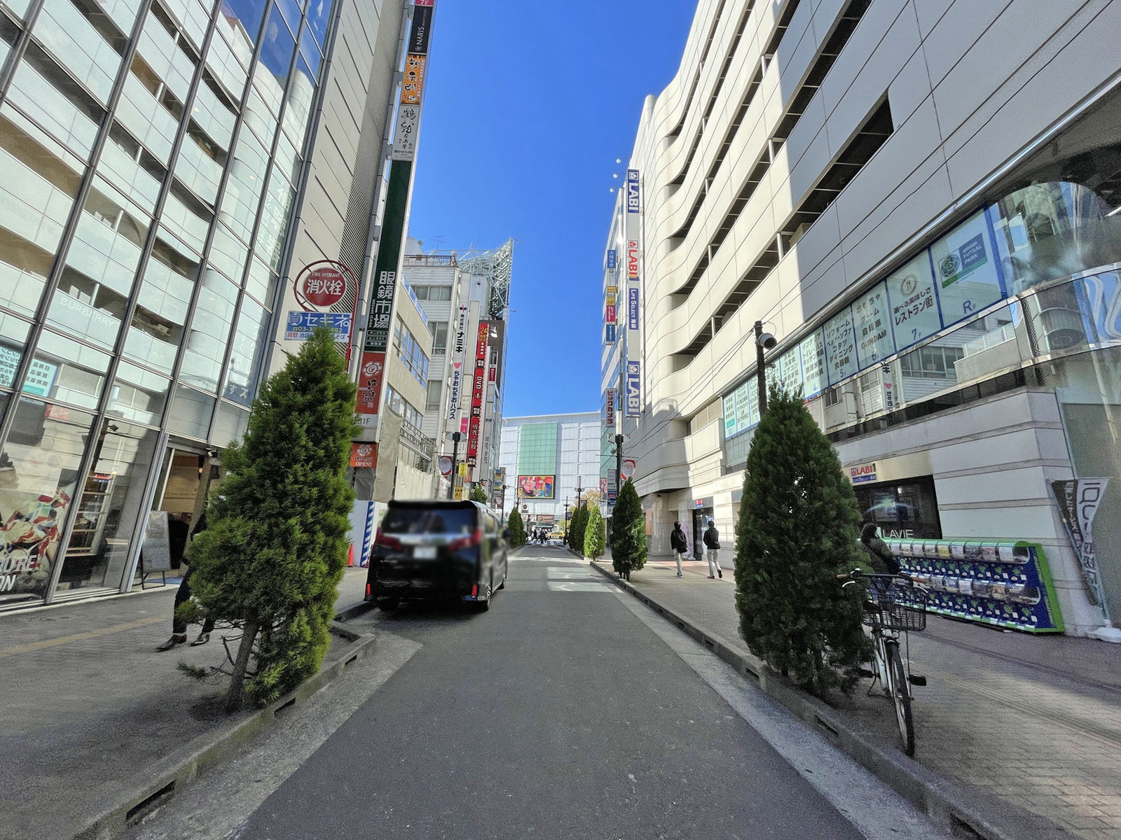 吉田ビル前面の通り