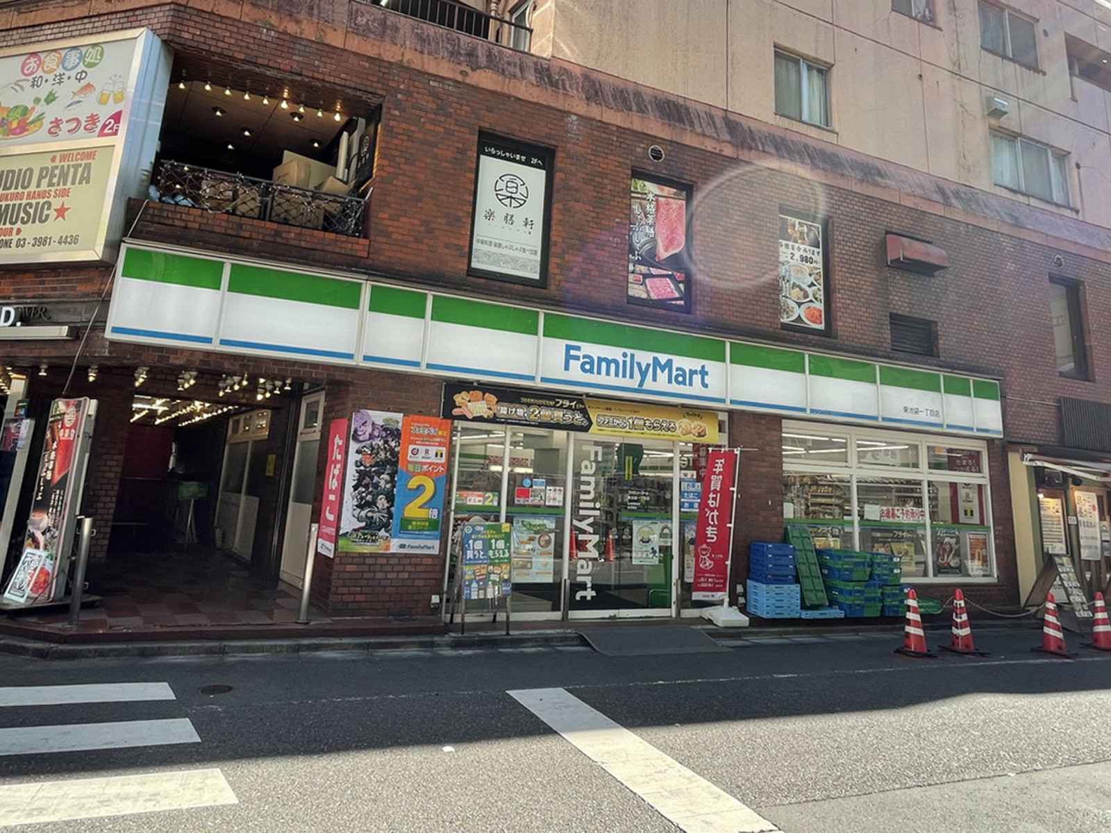 徒歩1分のファミリーマート東池袋1丁目店