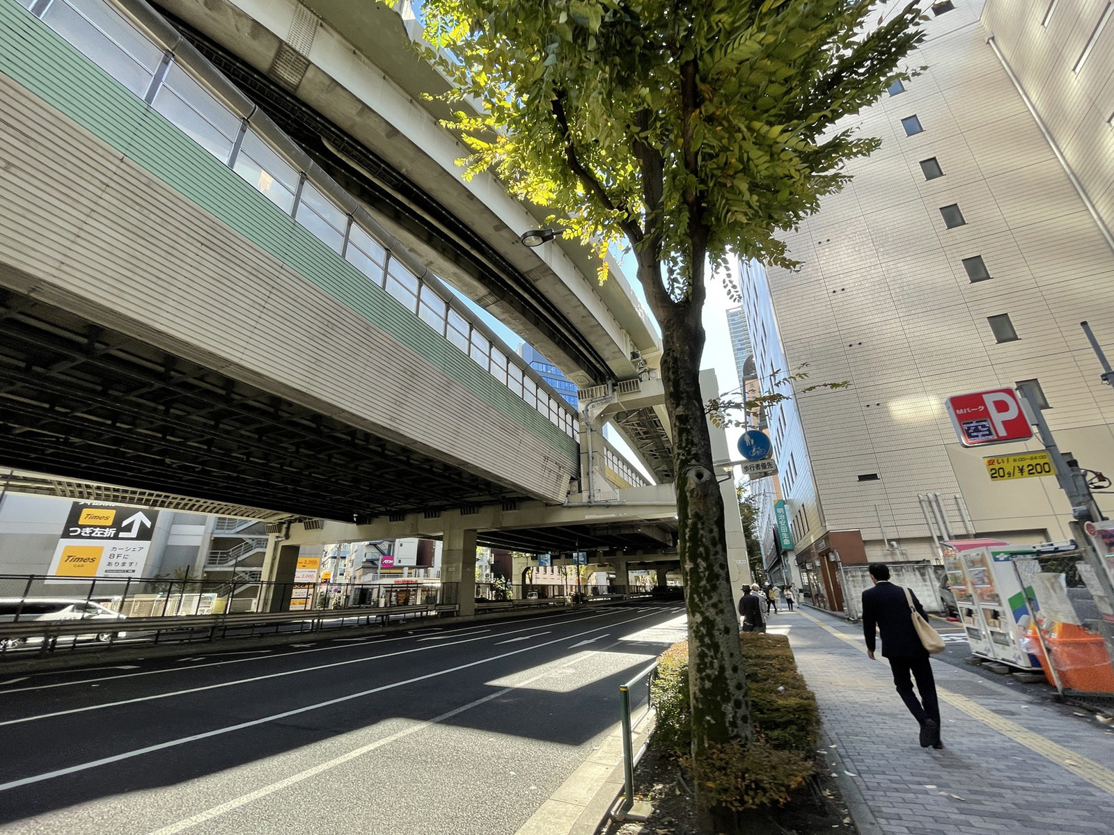 池袋原ビル前面の通り
