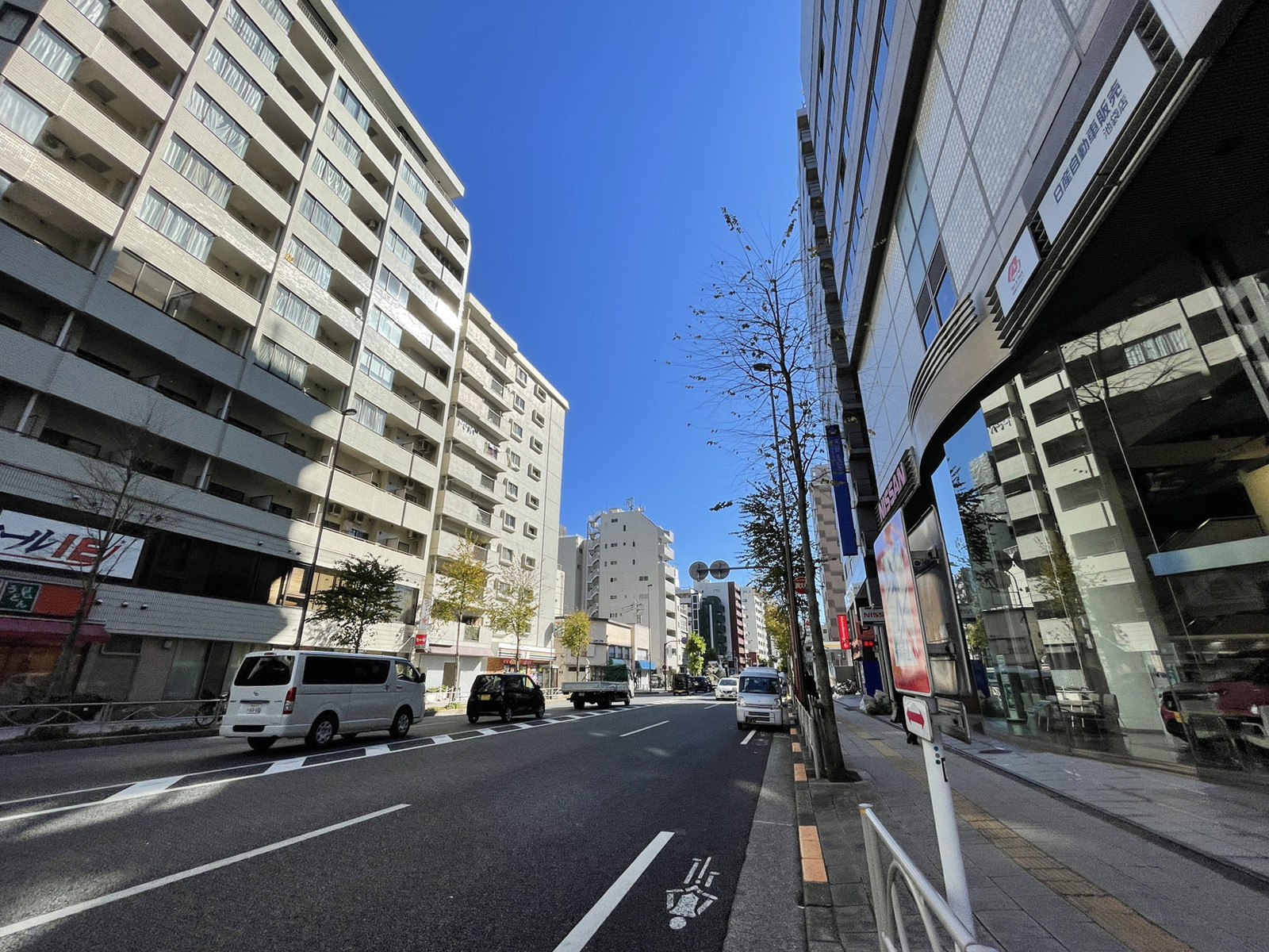 サニービル池袋前面の通り
