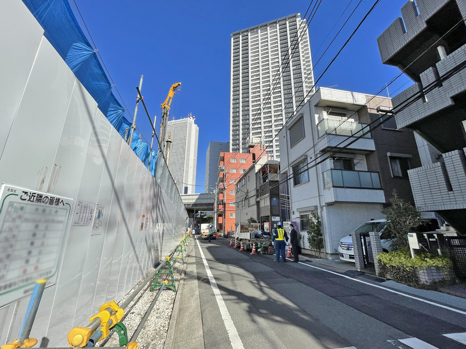池袋睦ビル前面の通り