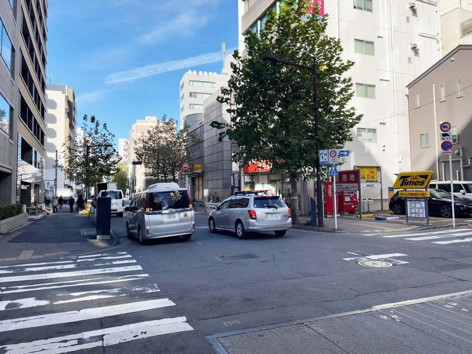 TSUKIJI GRANDE前面の聖ルカ通り
