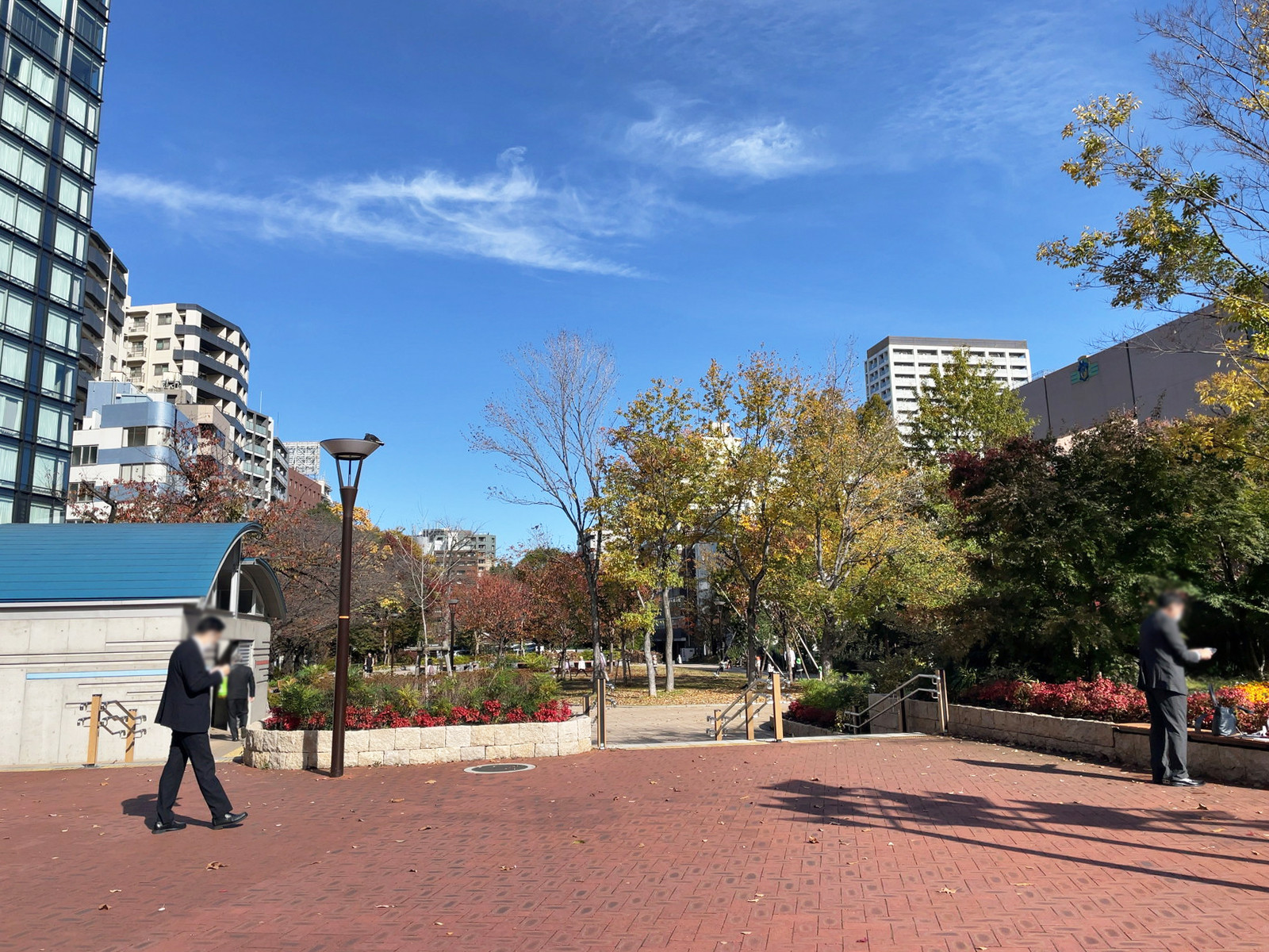 近くの築地川公園