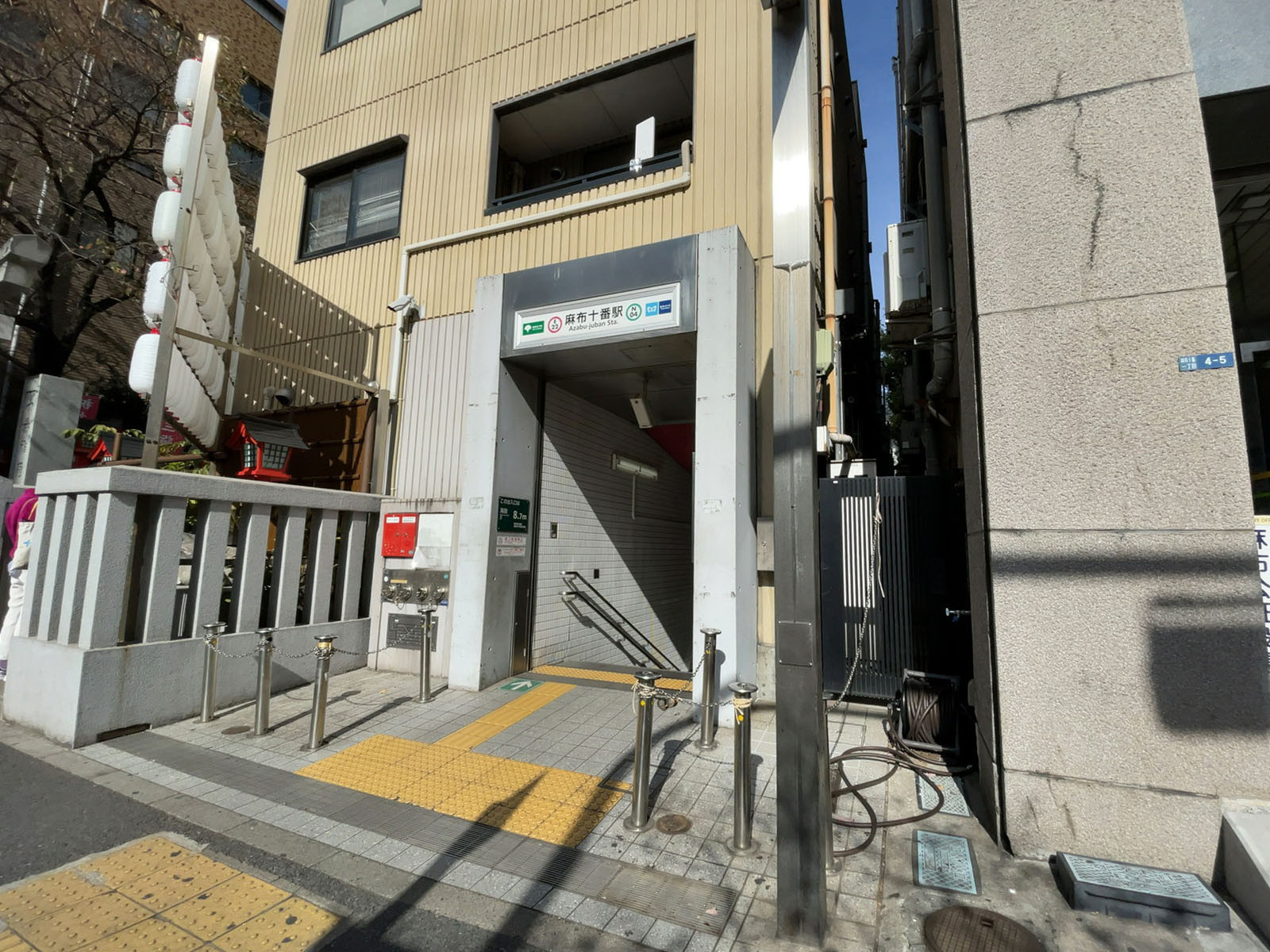 最寄りの「麻布十番駅」