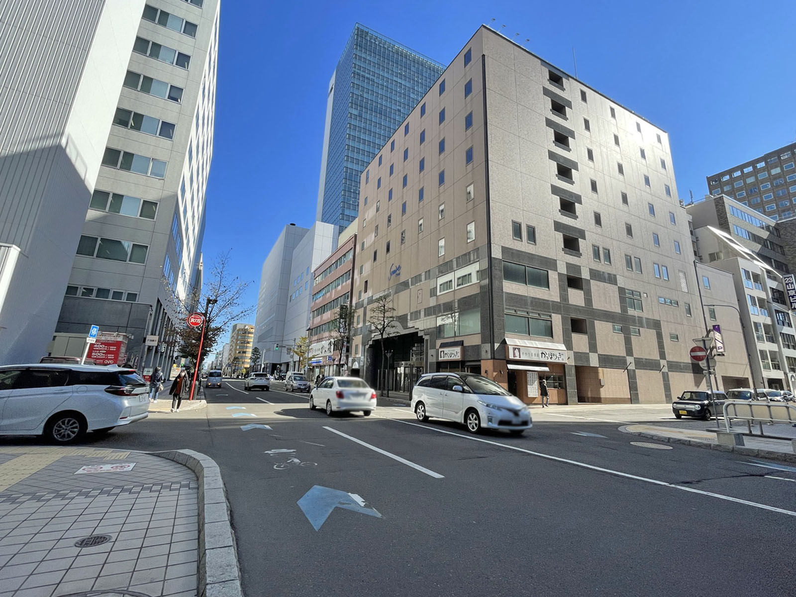 札幌ウイングビル前面の通り