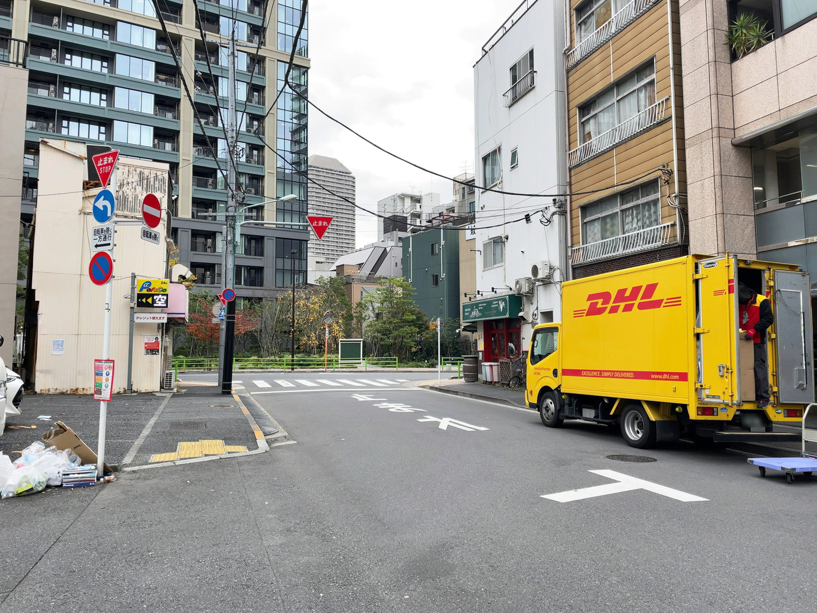 RKビルディング前面の通り