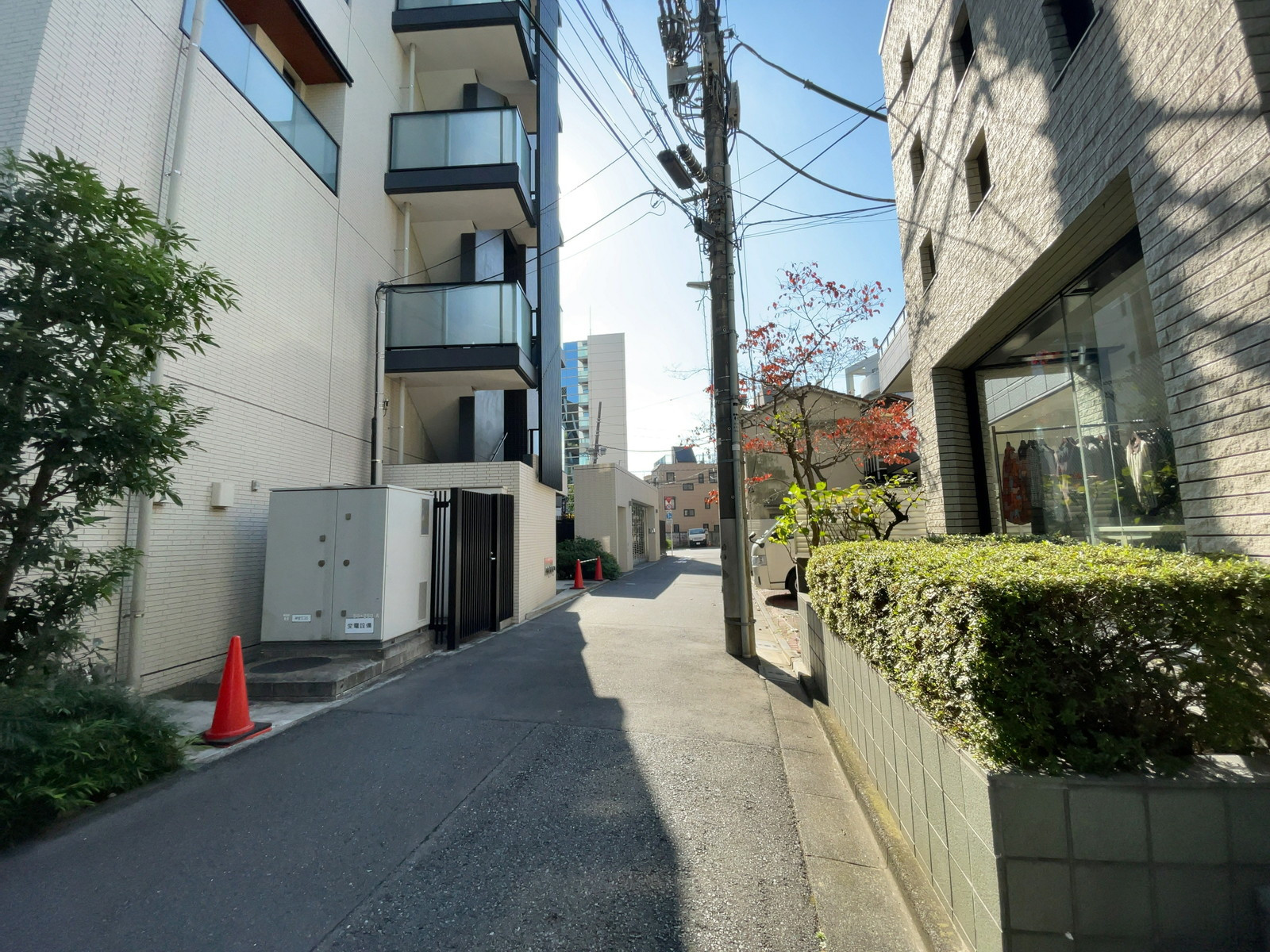 KANビル前面の通り
