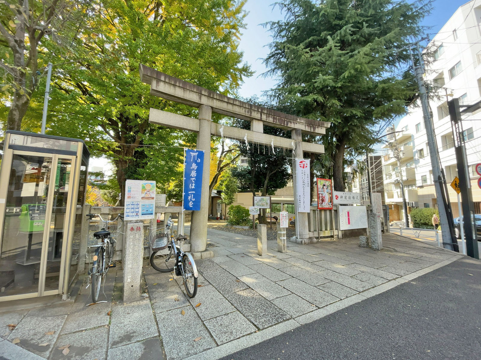 徒歩3分の鳩森八幡神社