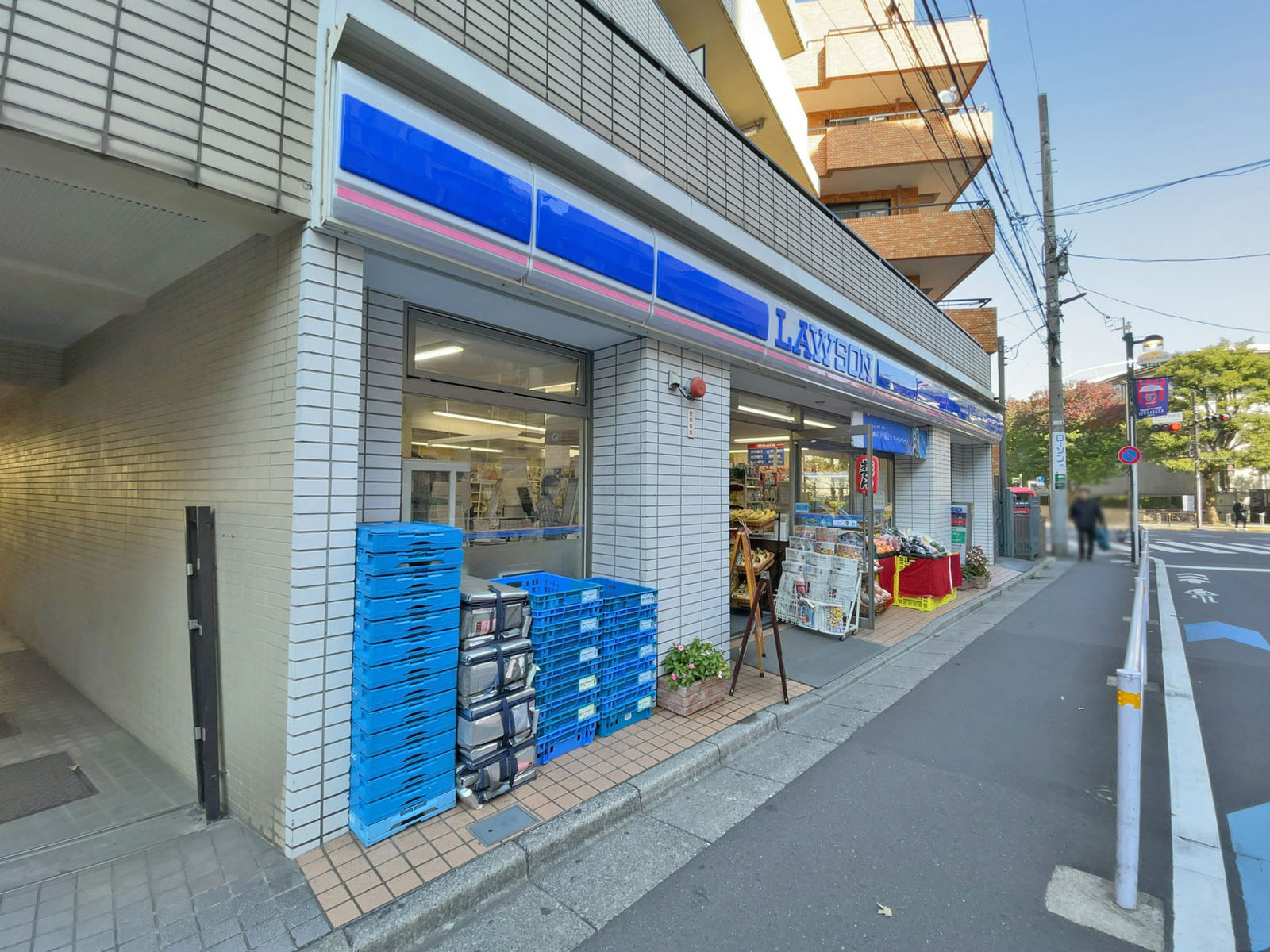 徒歩3分のローソン 千駄ヶ谷一丁目店
