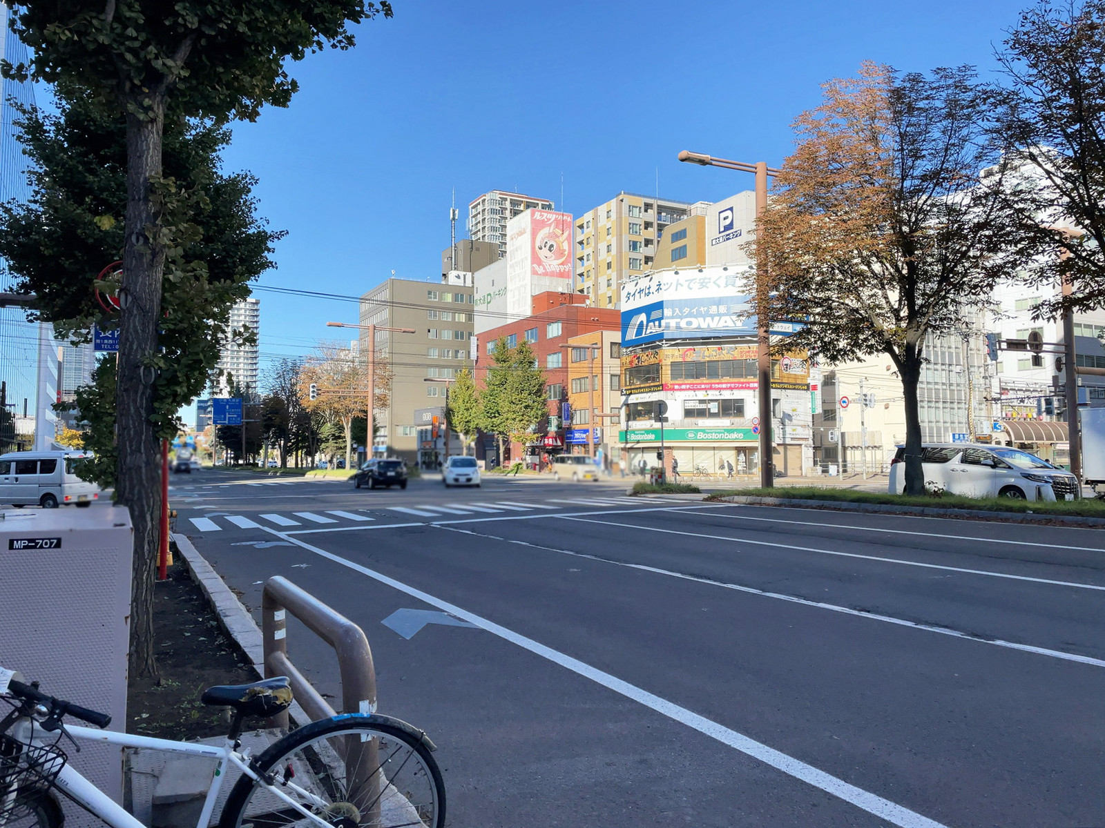 タイムスビル前面の石山通