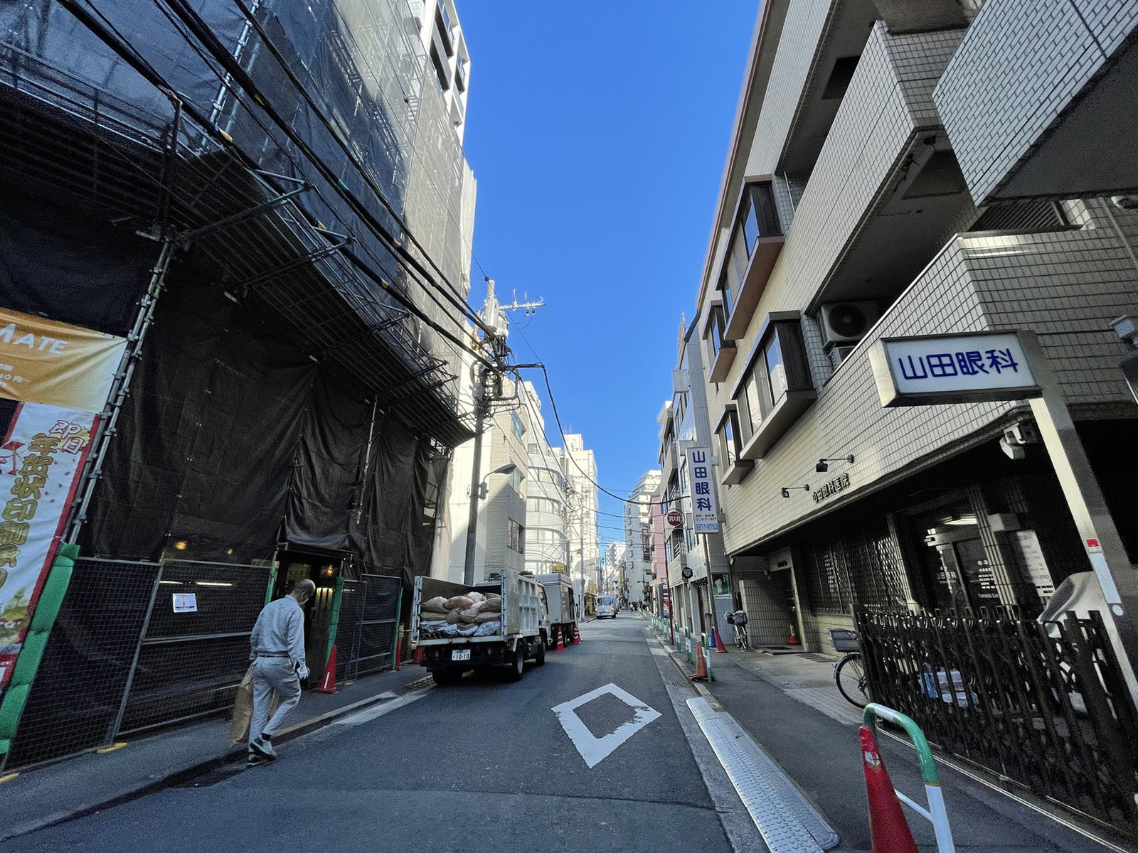池袋山口ビル前面の通り