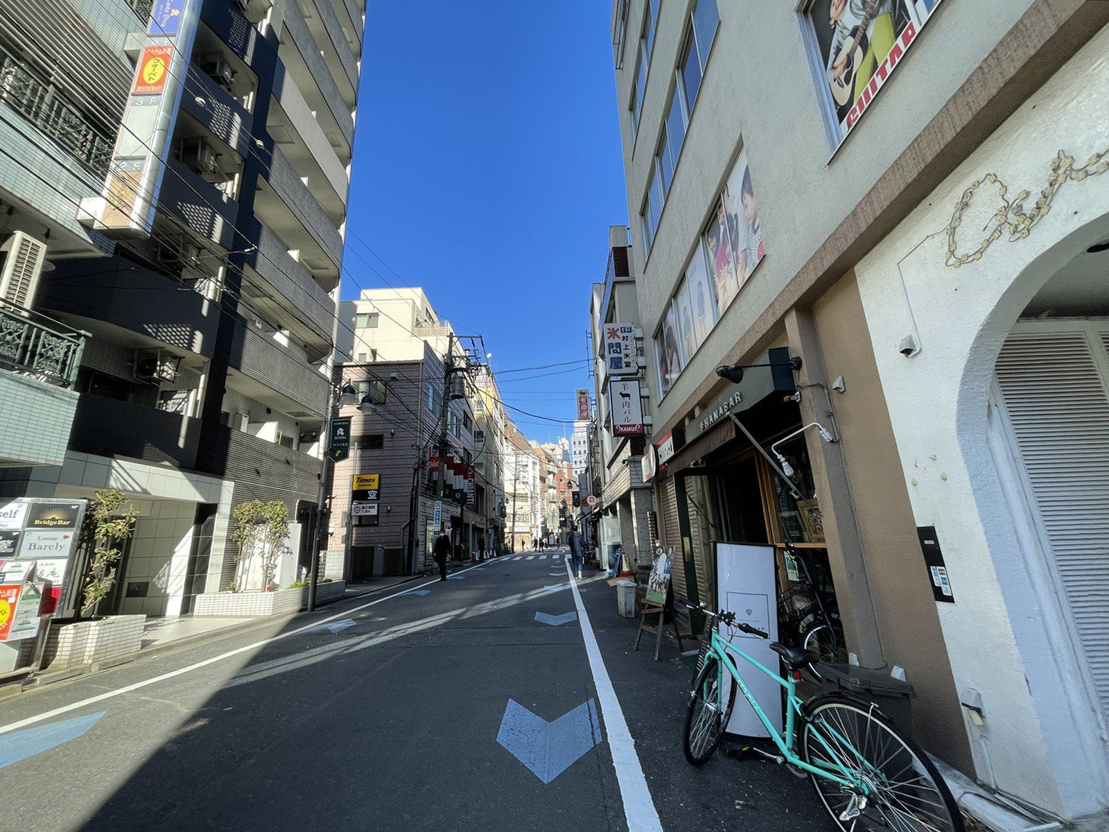 磯野ビル前面の通り