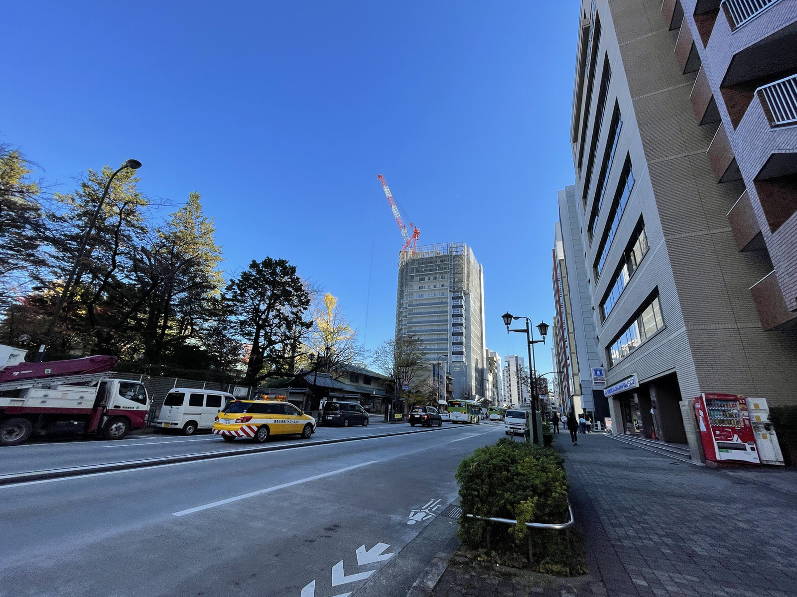 第3愛和ビル前面の通り