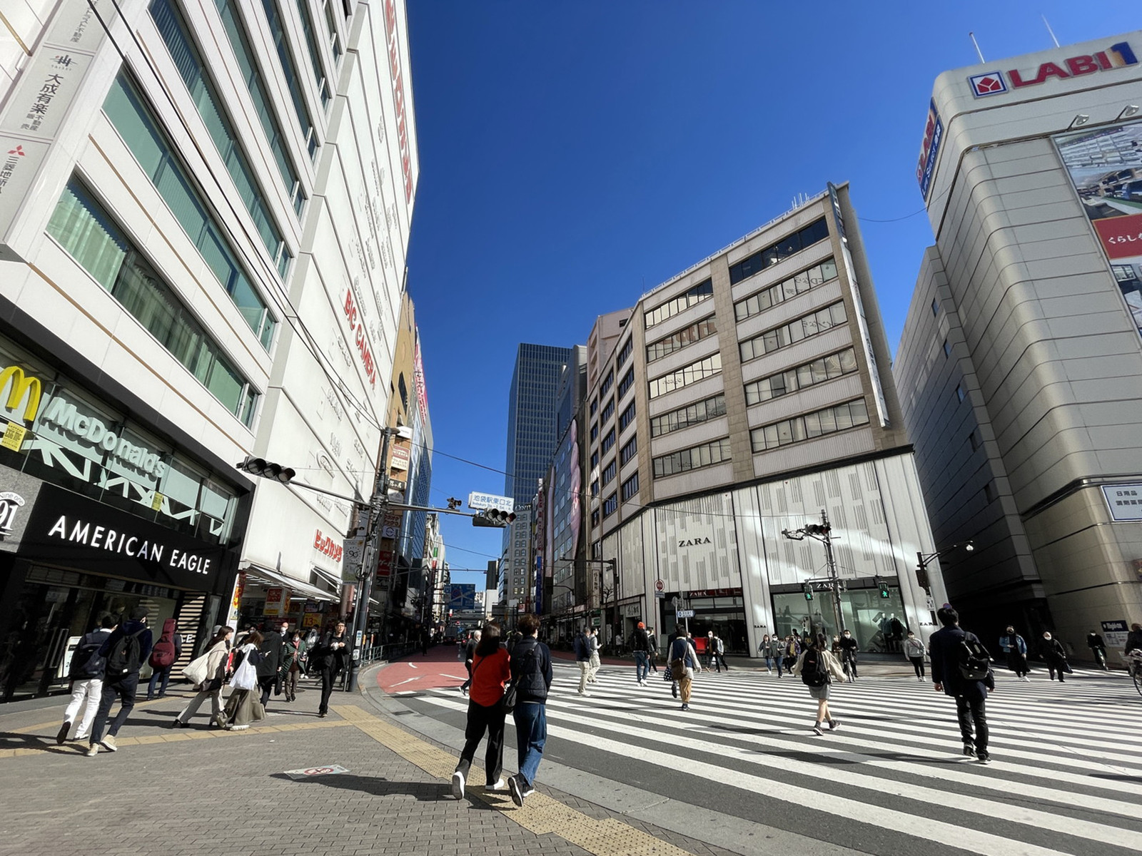 菊邑91ビル前面の通り