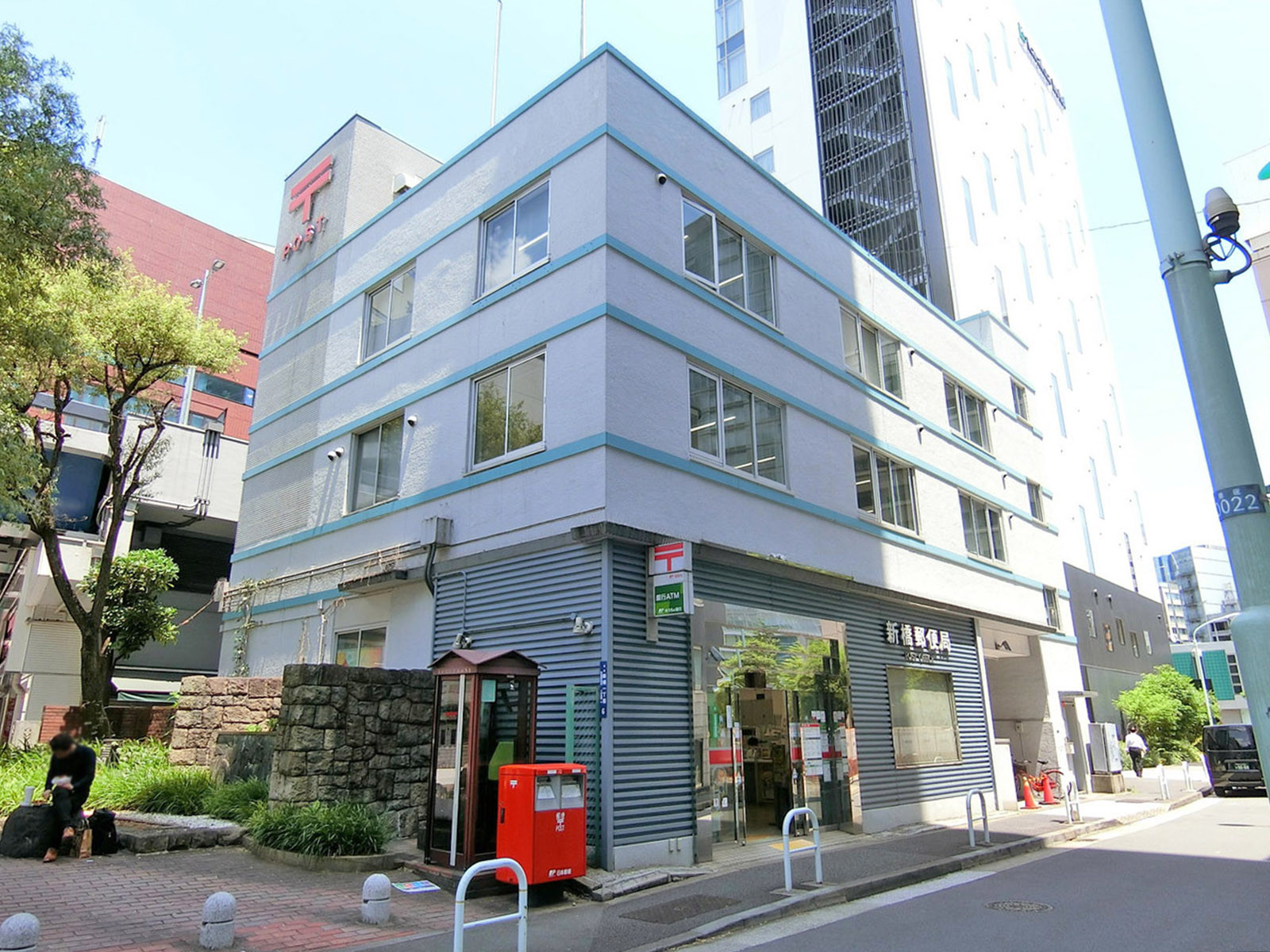 徒歩2分の新橋郵便局