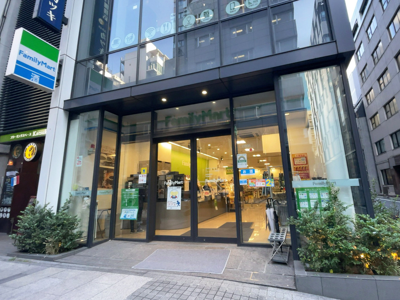 徒歩1分のファミリーマート フレッサイン銀座店