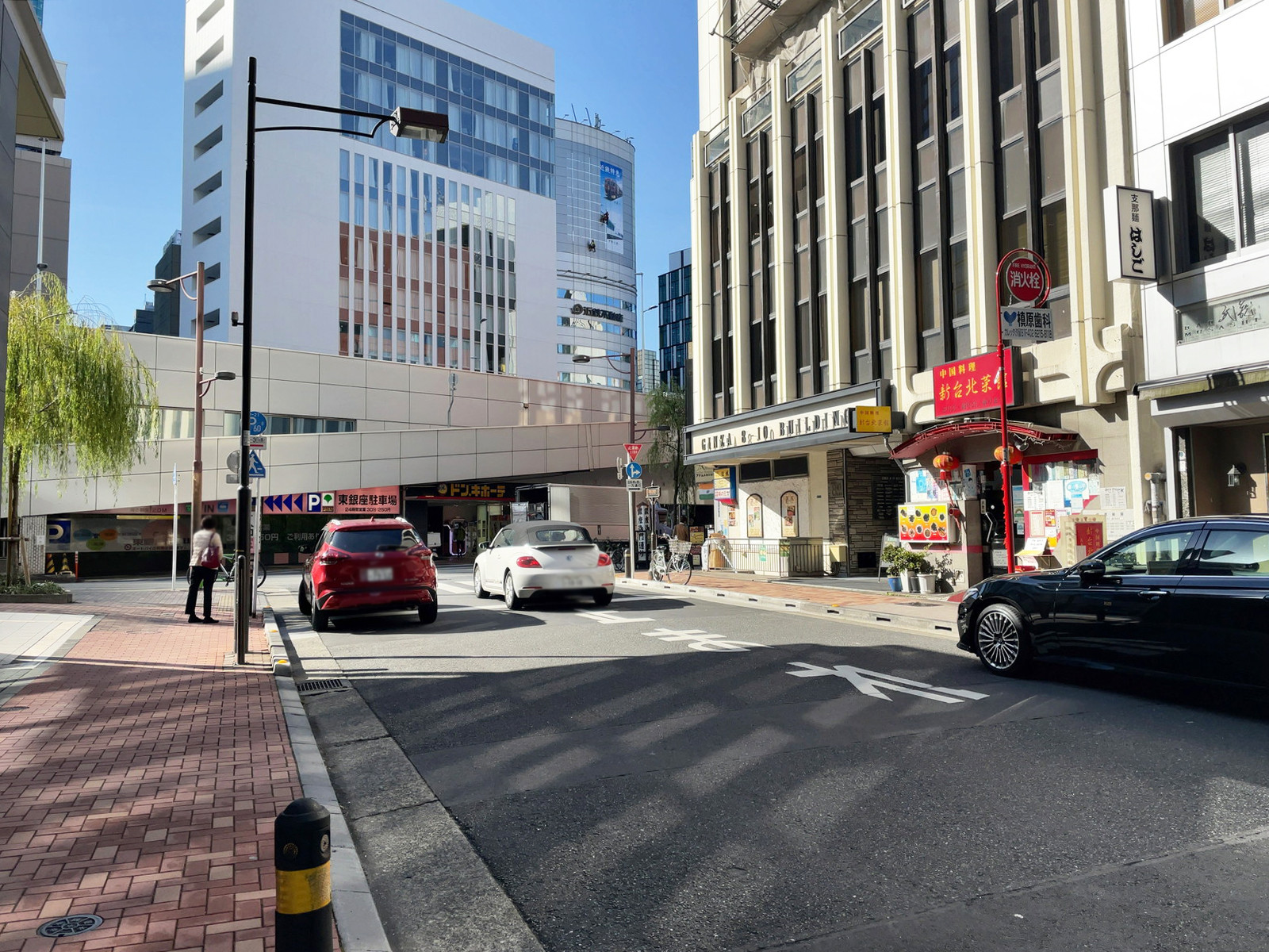 銀座MEビル前面の銀座三原通り