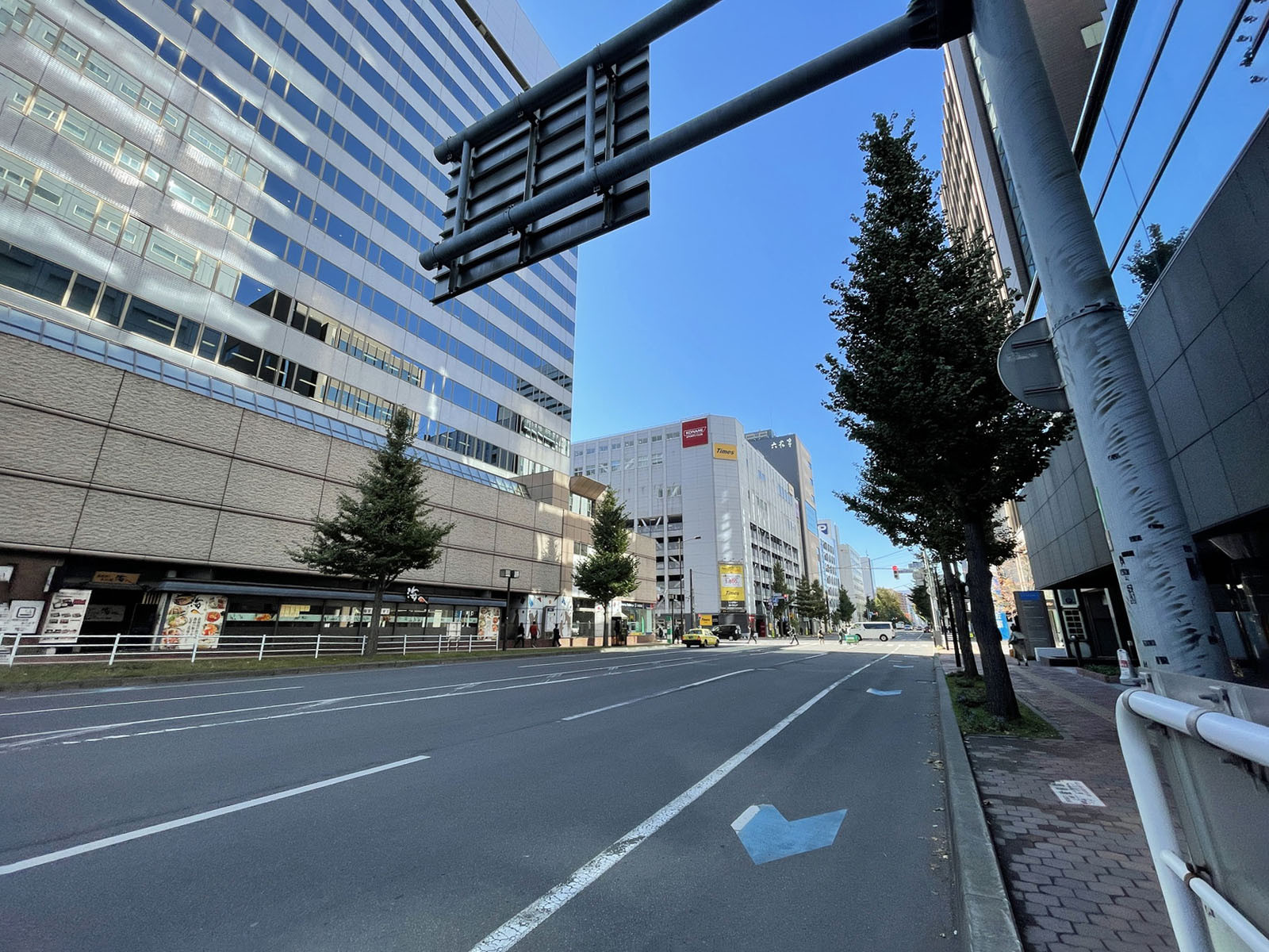住友生命札幌ビル前面の通り
