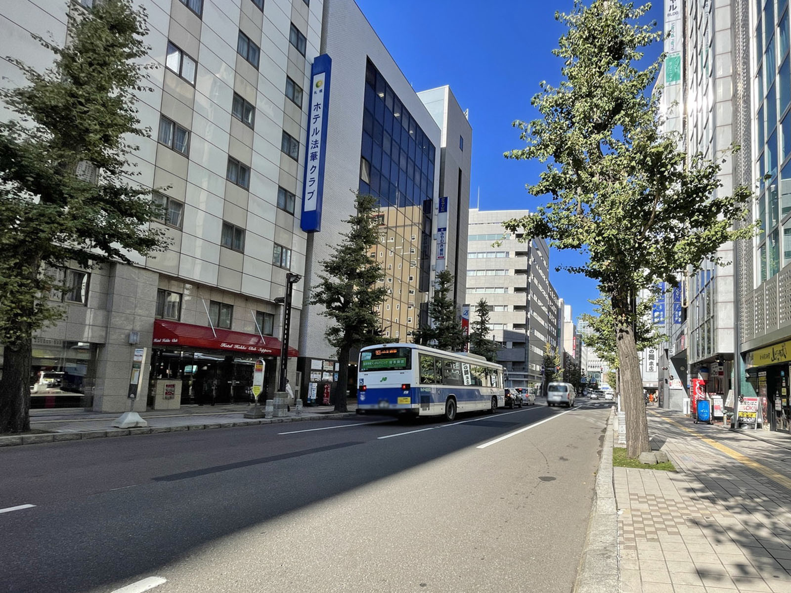 第37桂和ビル前面の通り
