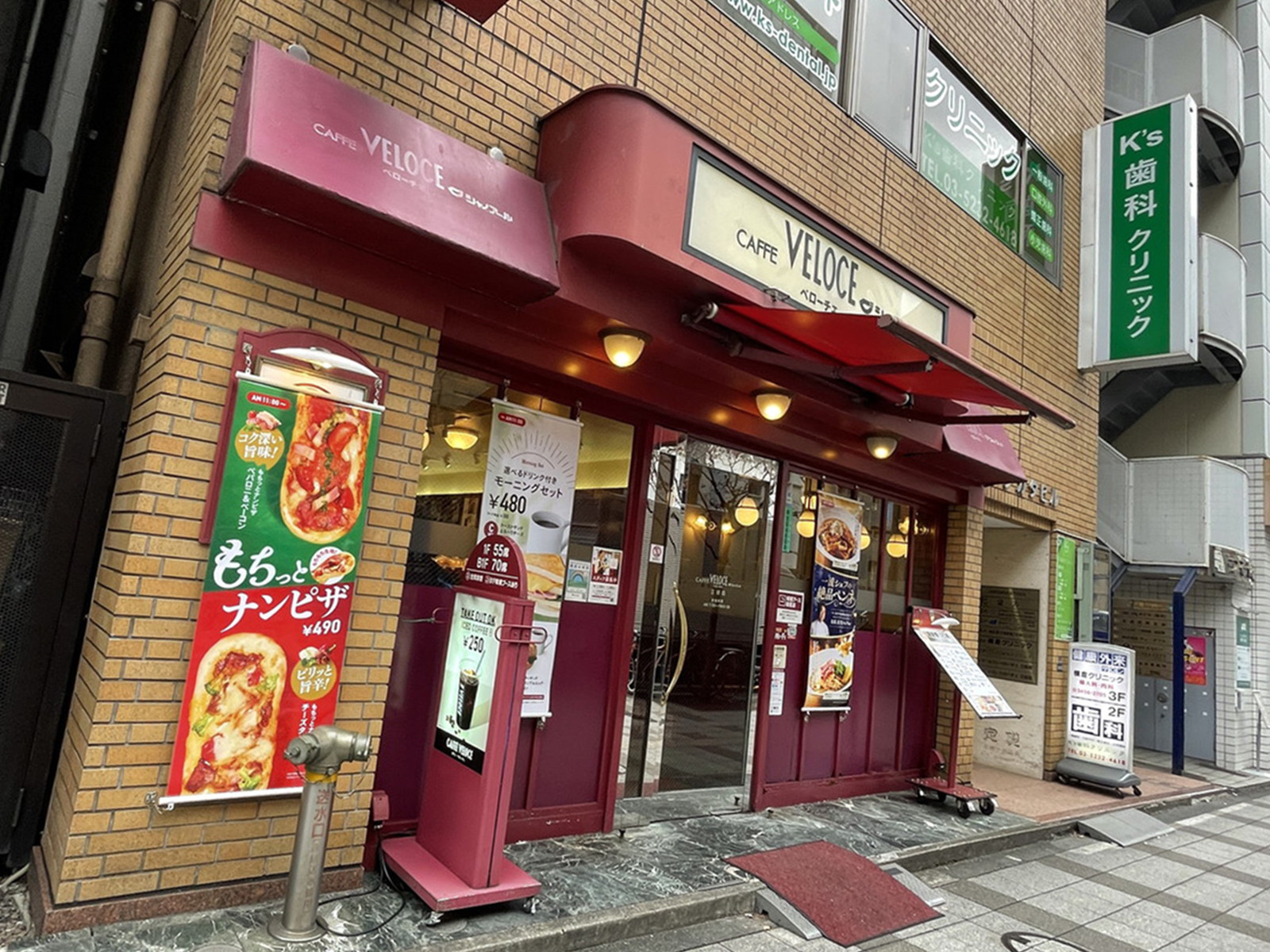 付近のカフェ・ベローチェ三田店