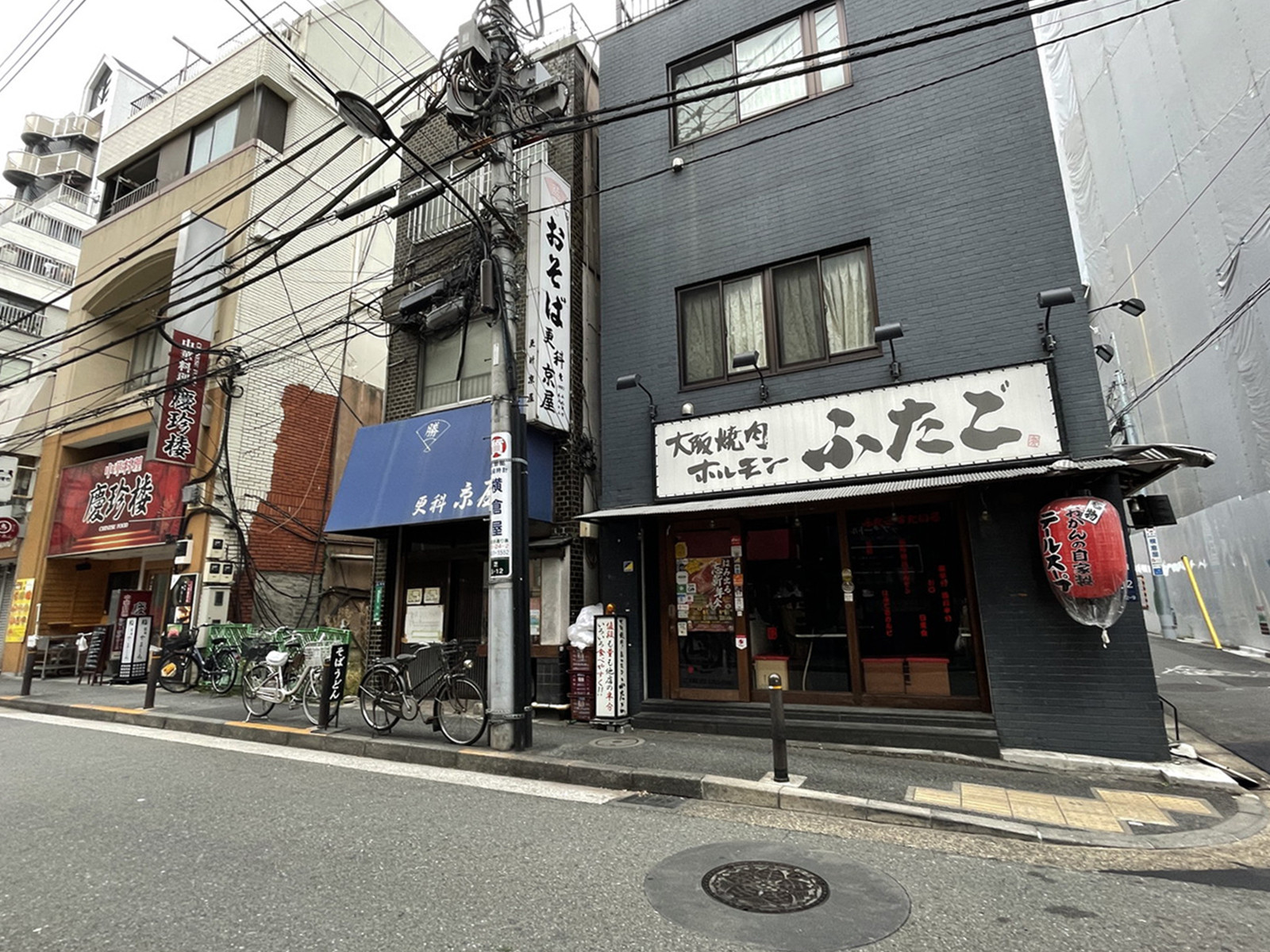 周辺には飲食店が点在