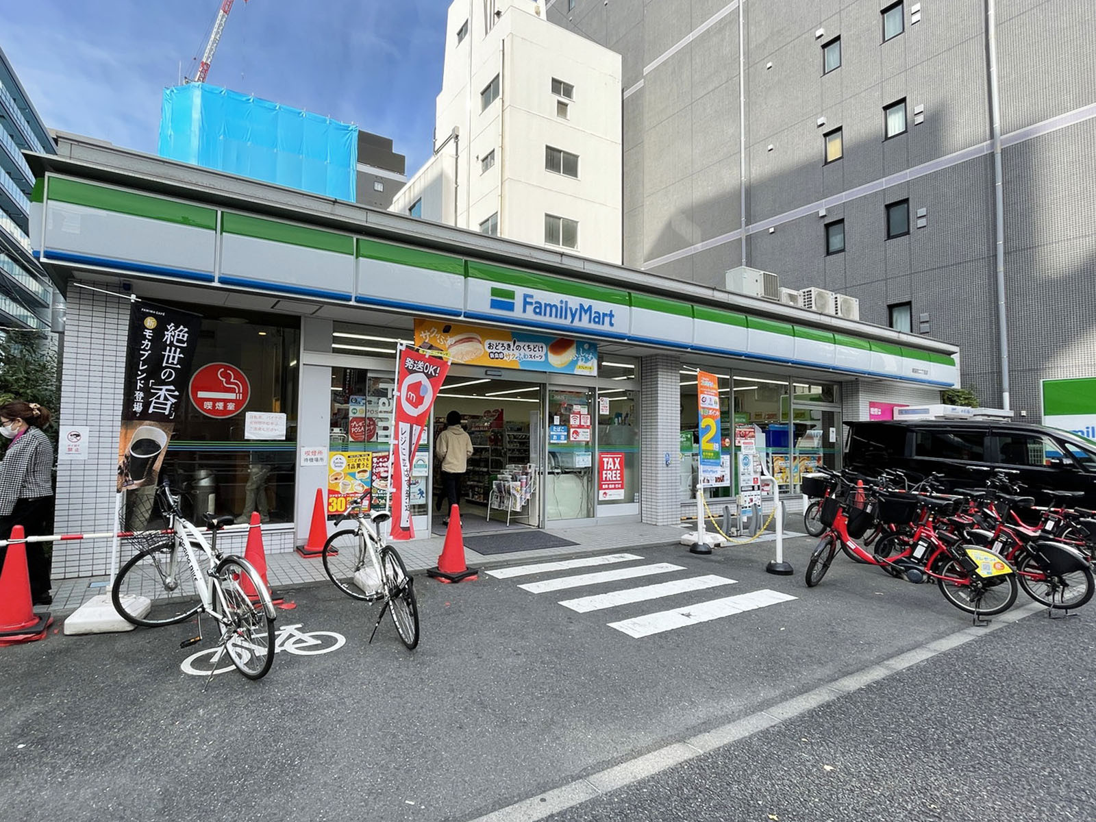 近くのファミリーマート堀留町2丁目店
