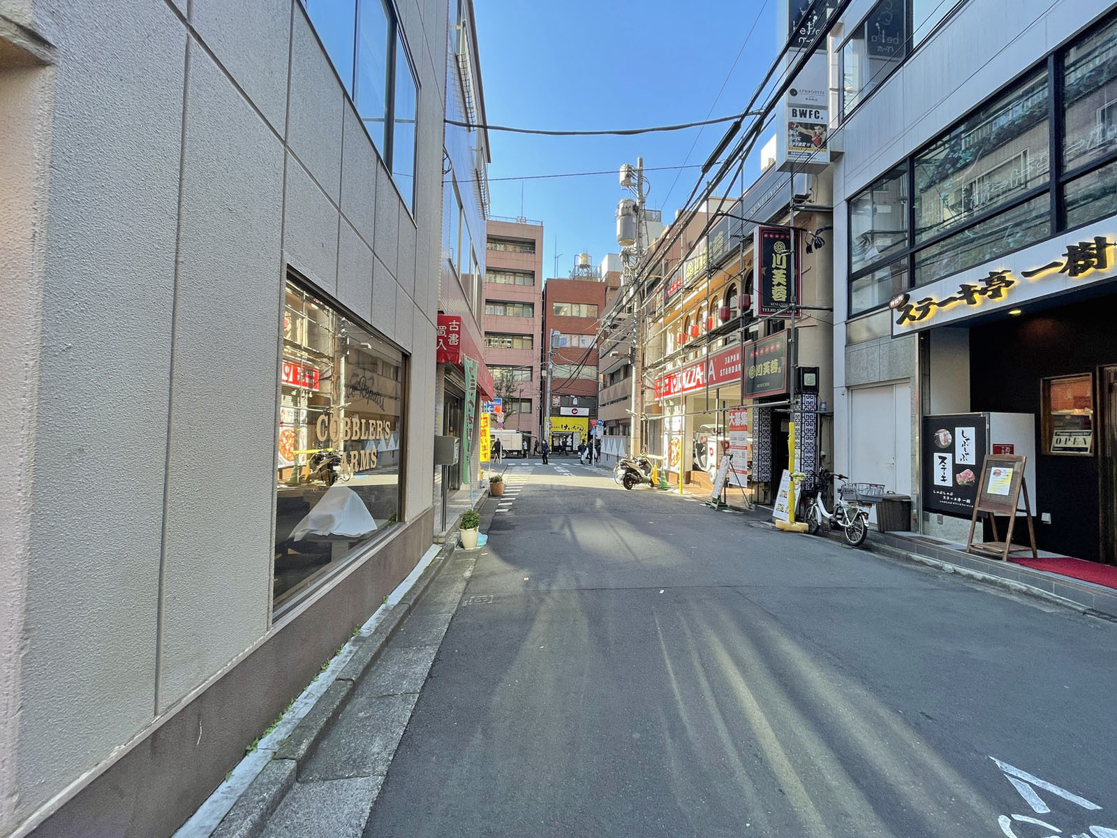 共和神田ビル前面の通り
