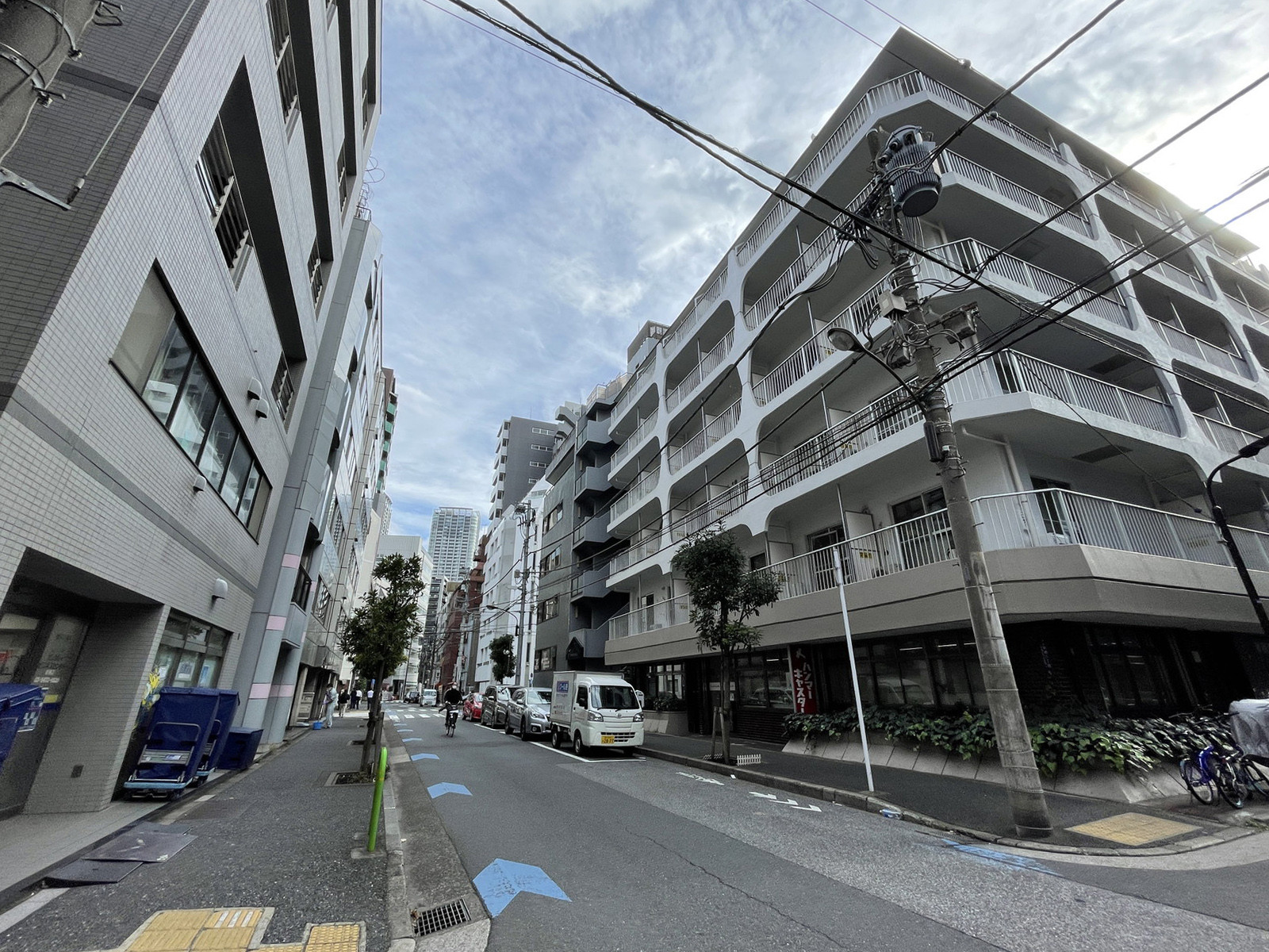 新橋SSビル前面の通り
