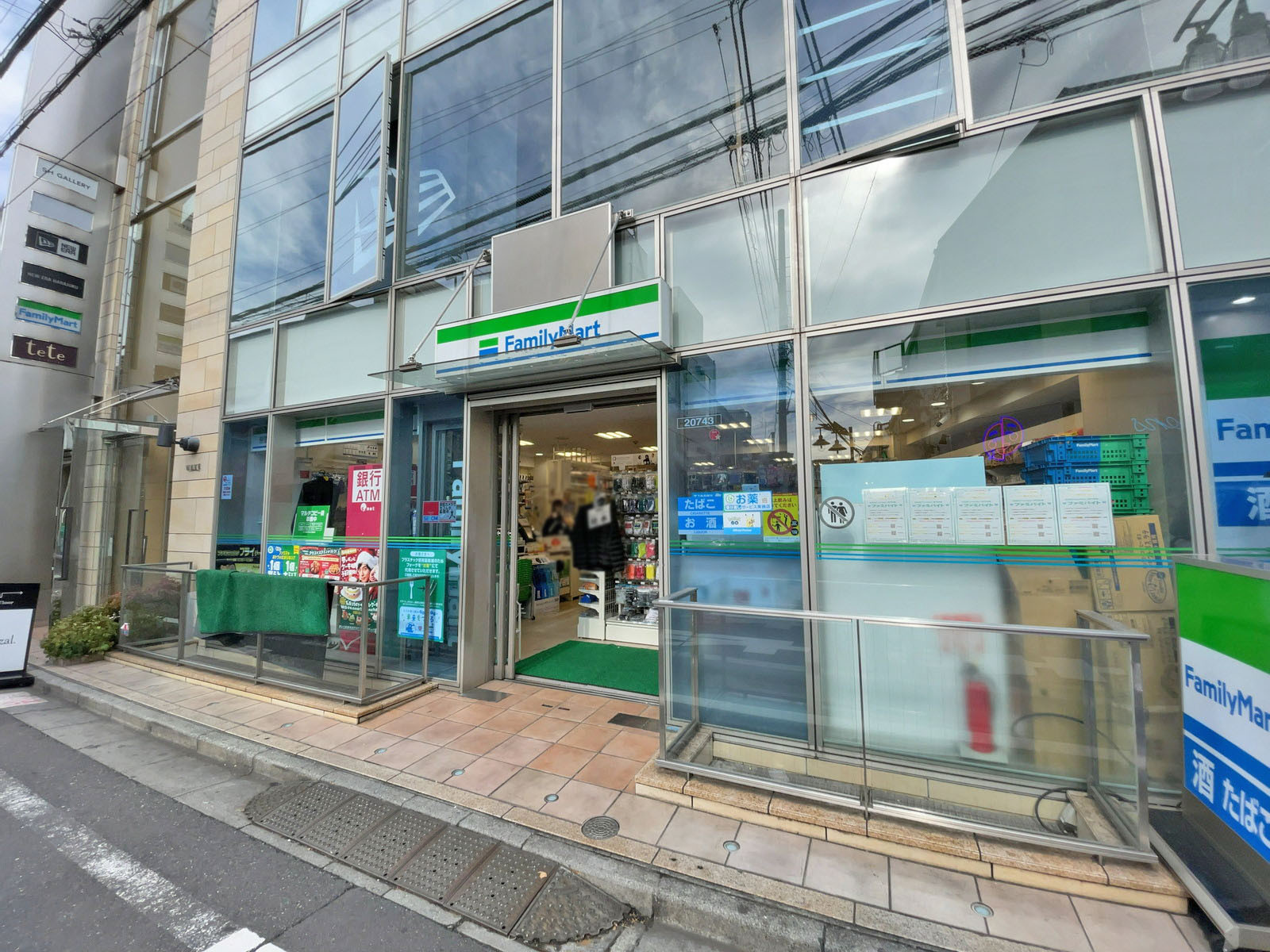 徒歩1分のファミリーマート 原宿神宮前店