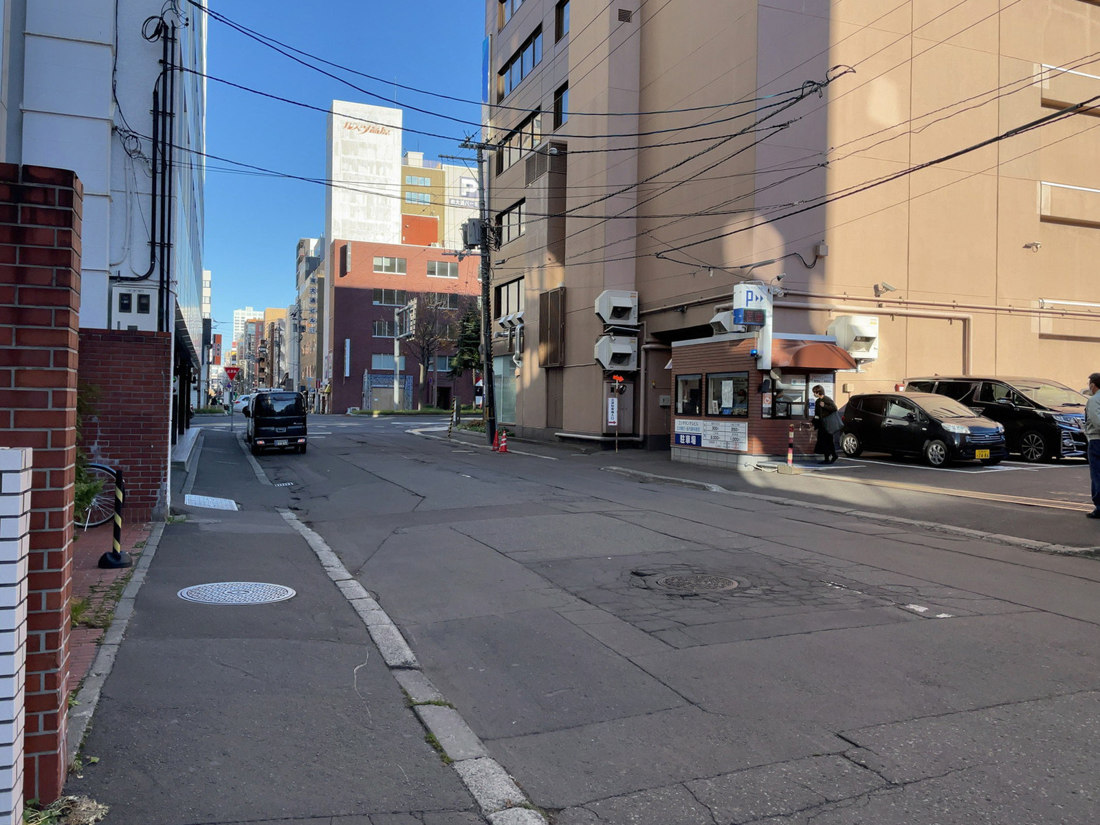 52山京ビル前面の通り