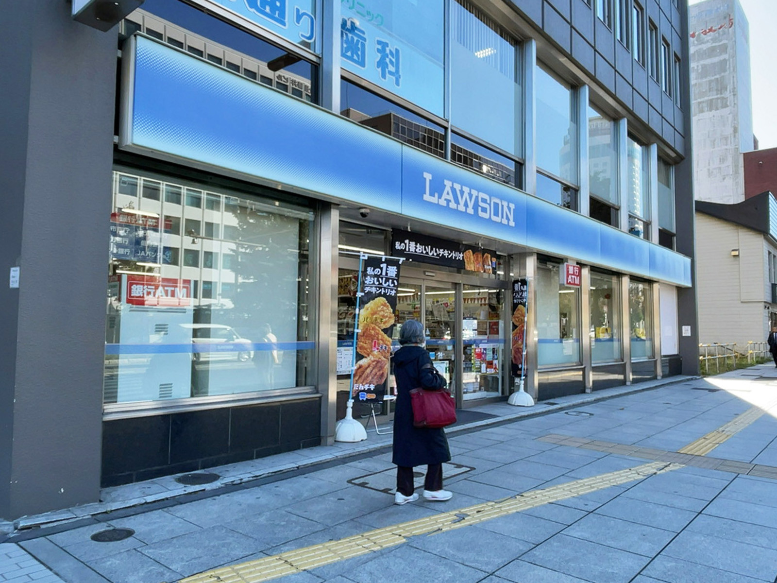 徒歩2分のローソン 札幌大通西10丁目店