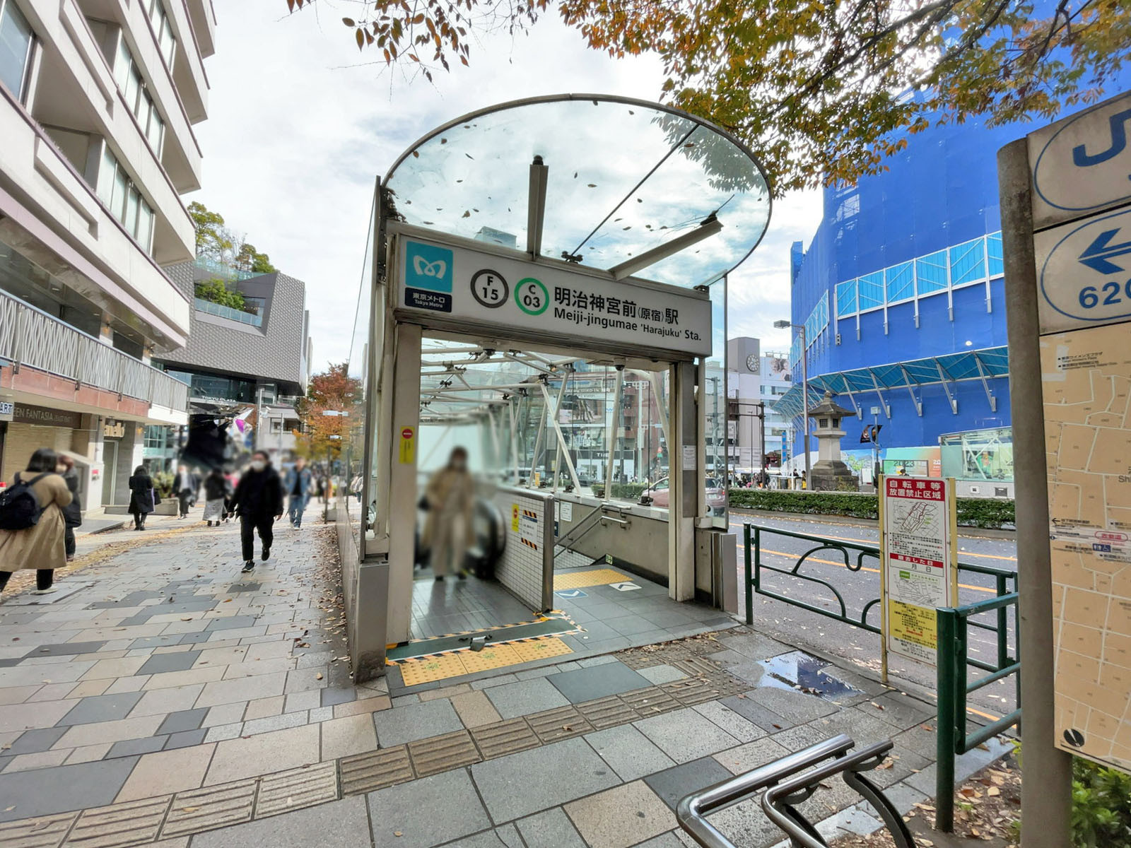 最寄りの「明治神宮前駅」