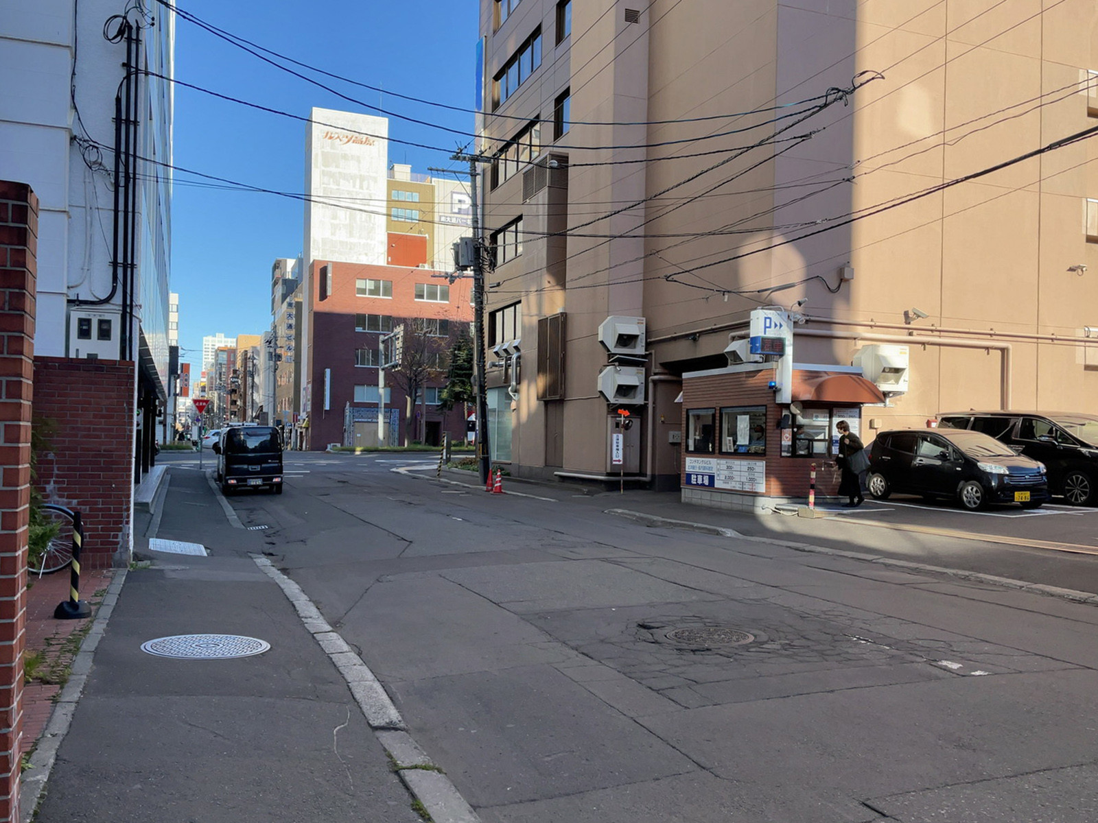 53山京ビル前面の通り