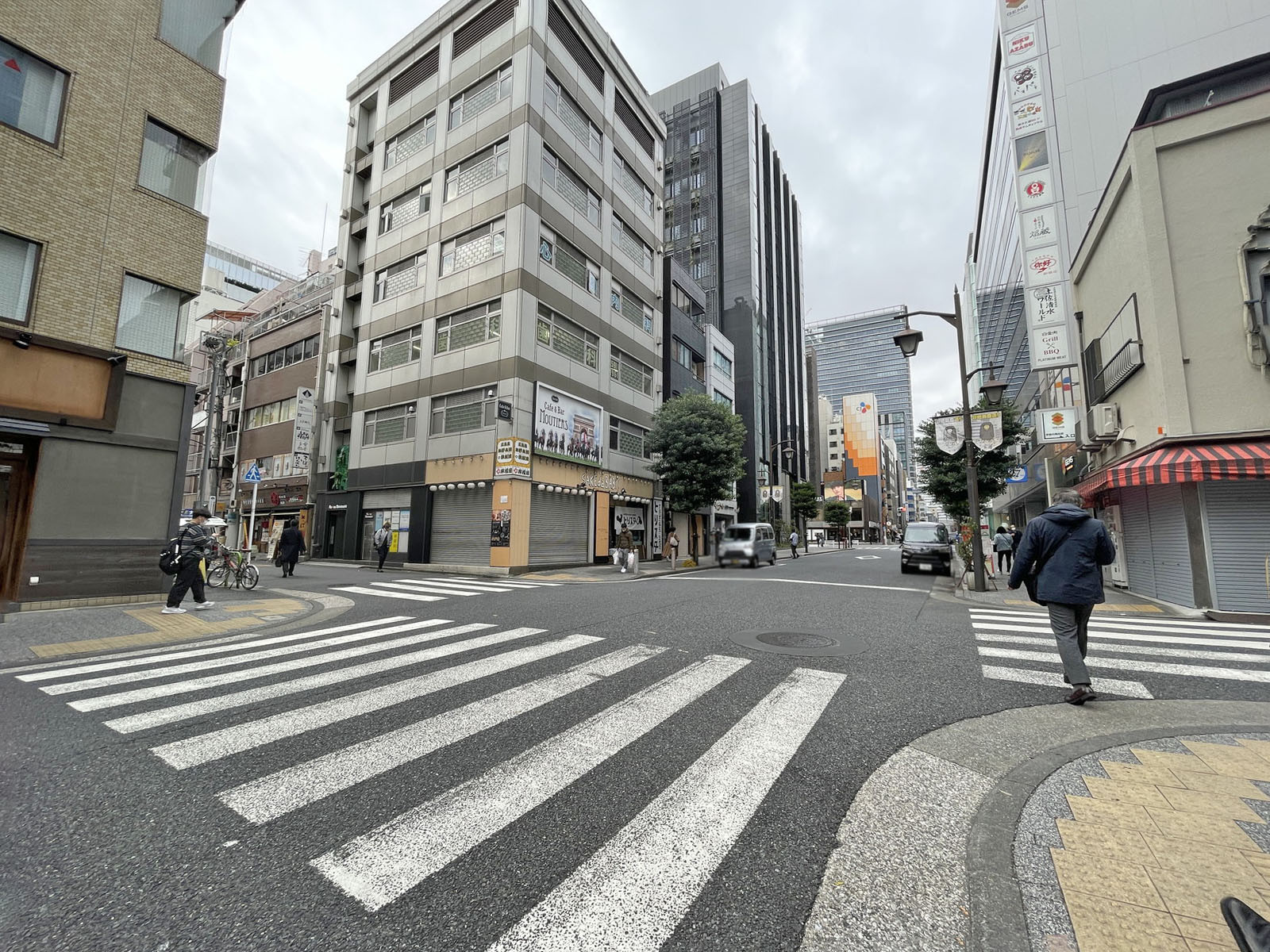 新橋東和ビル前面の通り