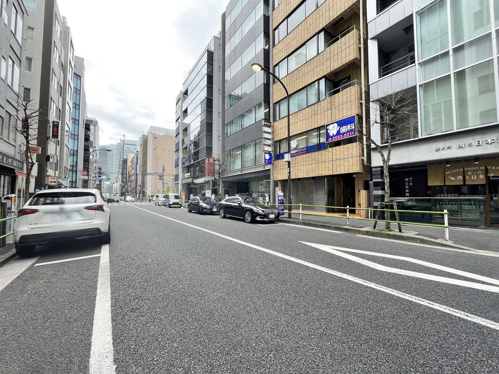 西新橋エクセルビル前面の通り