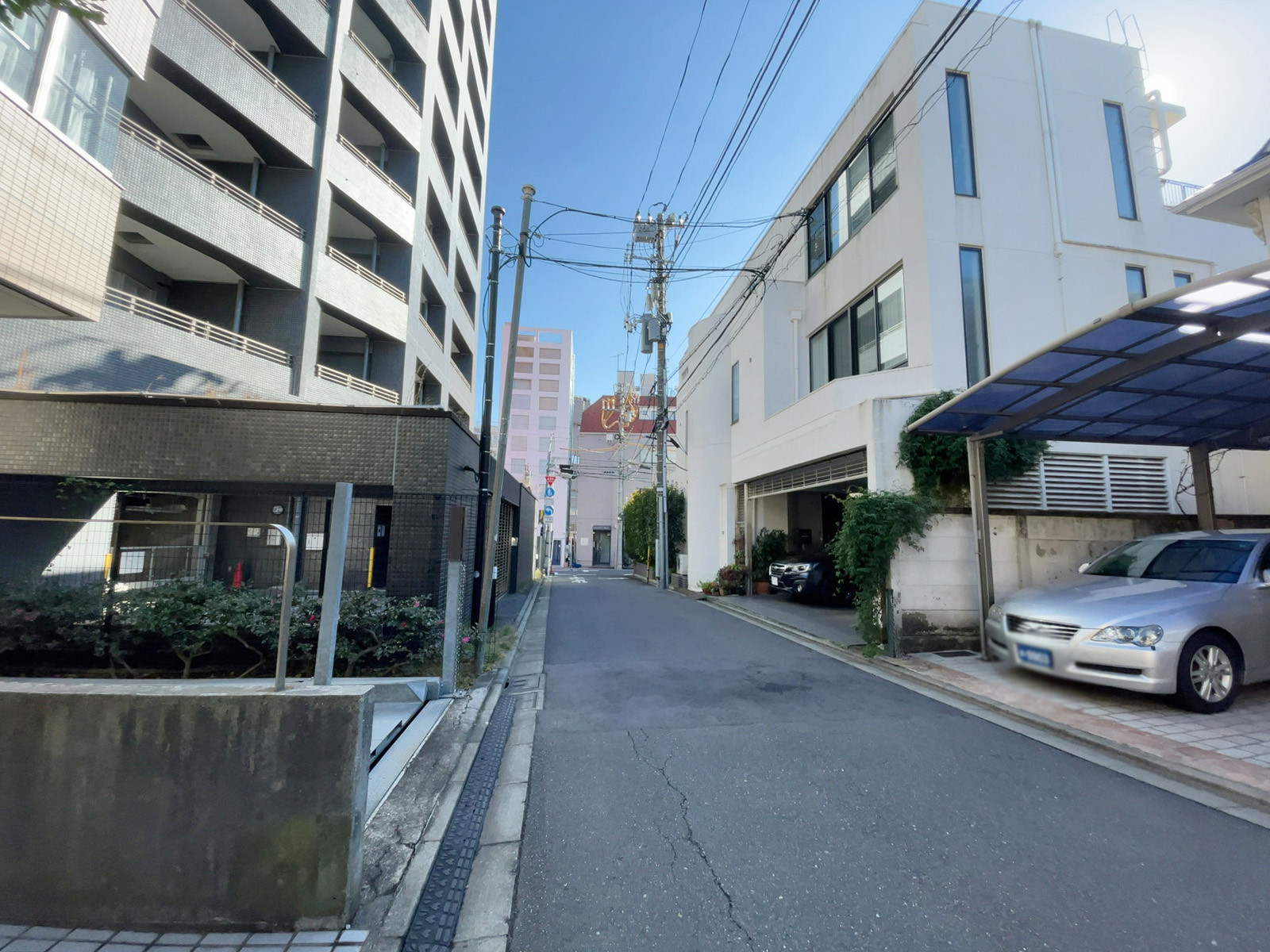 シュバルマラン前面の通り