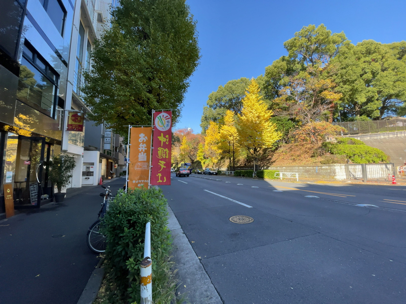 並木ビル前面の通り
