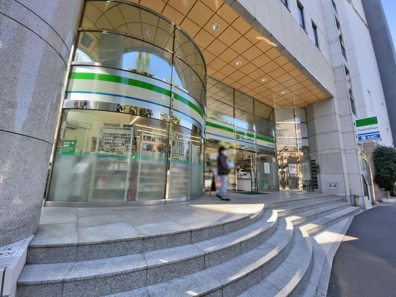 徒歩1分のファミリーマート 渋谷NHK前店